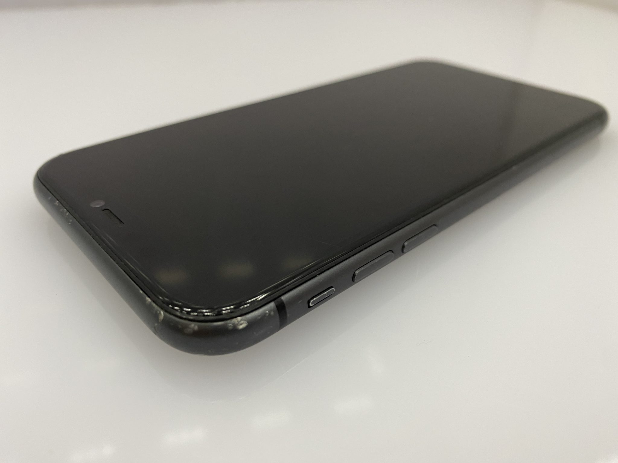 iPhone 11 Black 128GB – Cracked Screen – EpicDeals.co.za