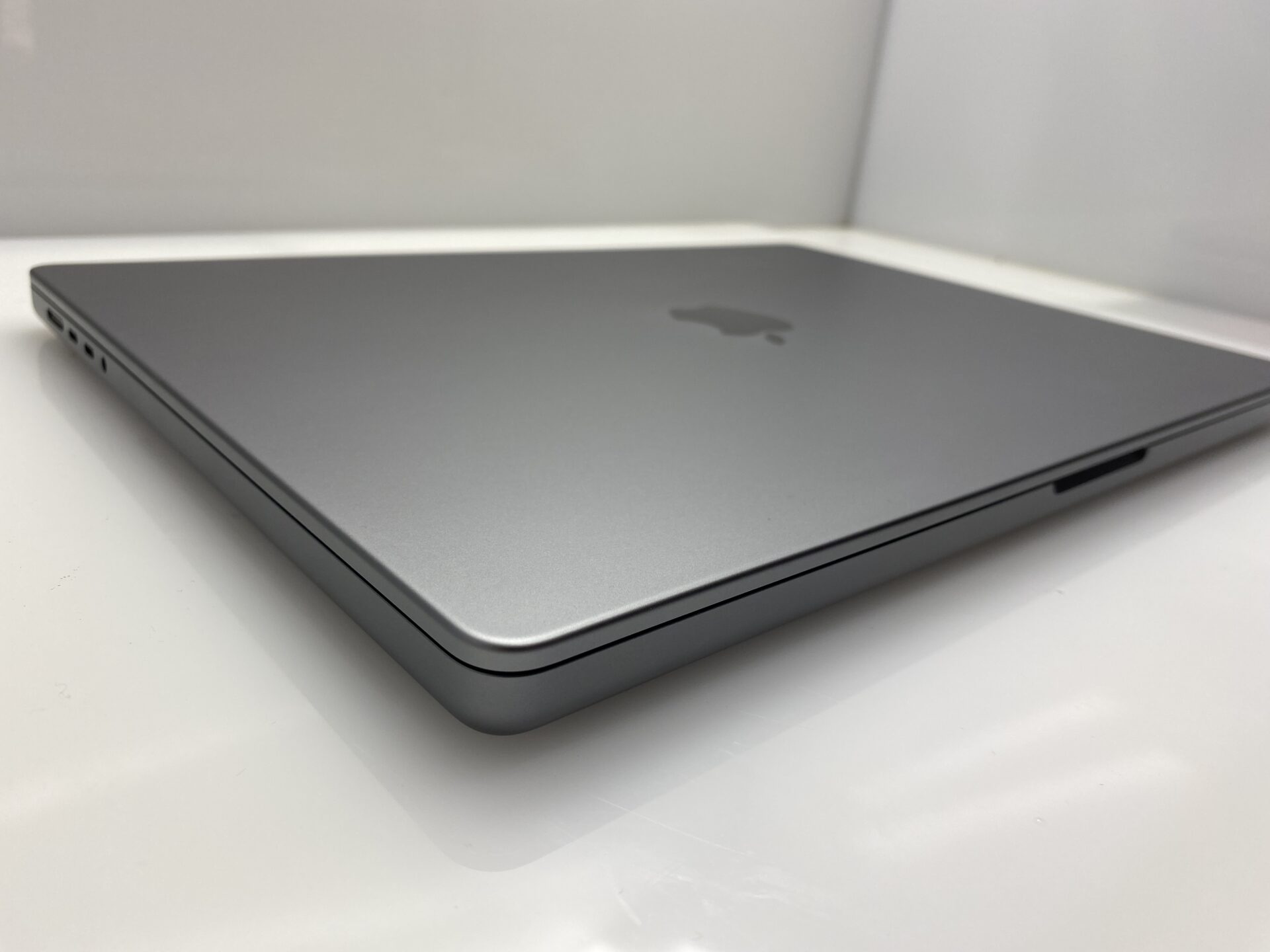 MacBook Pro 16-Inch ”M1 Max” 10 CPU/32 GPU 2021 32GB RAM 1TB SSD