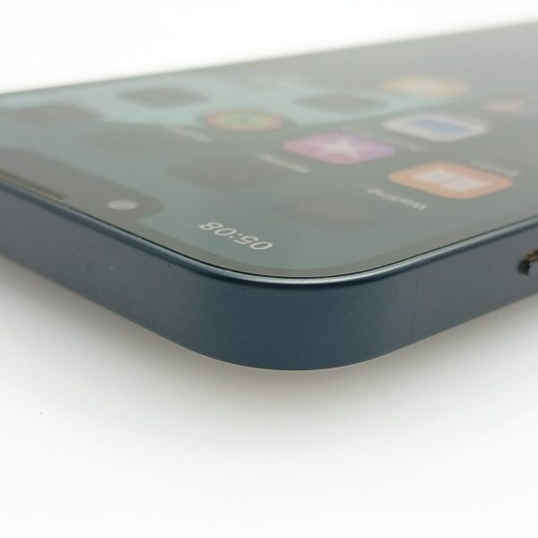 iPhone 13 128GB Midnight (6 Month Warranty) + Cover And Screen Protector Bundle Value: R400 - Image 4