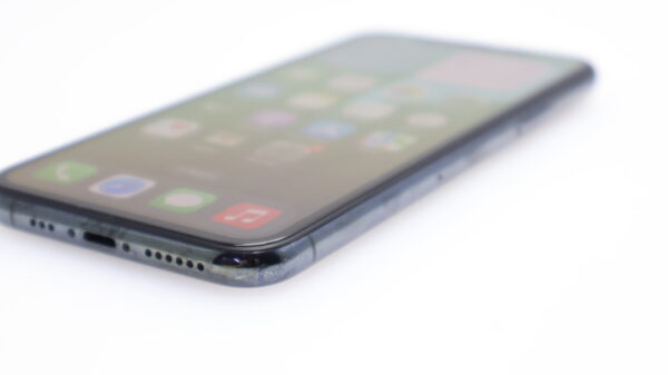 iPhone 11 Pro 64GB Space Grey (6 Month Warranty) + Cover And Screen Protector Bundle Value: R400 - Image 4