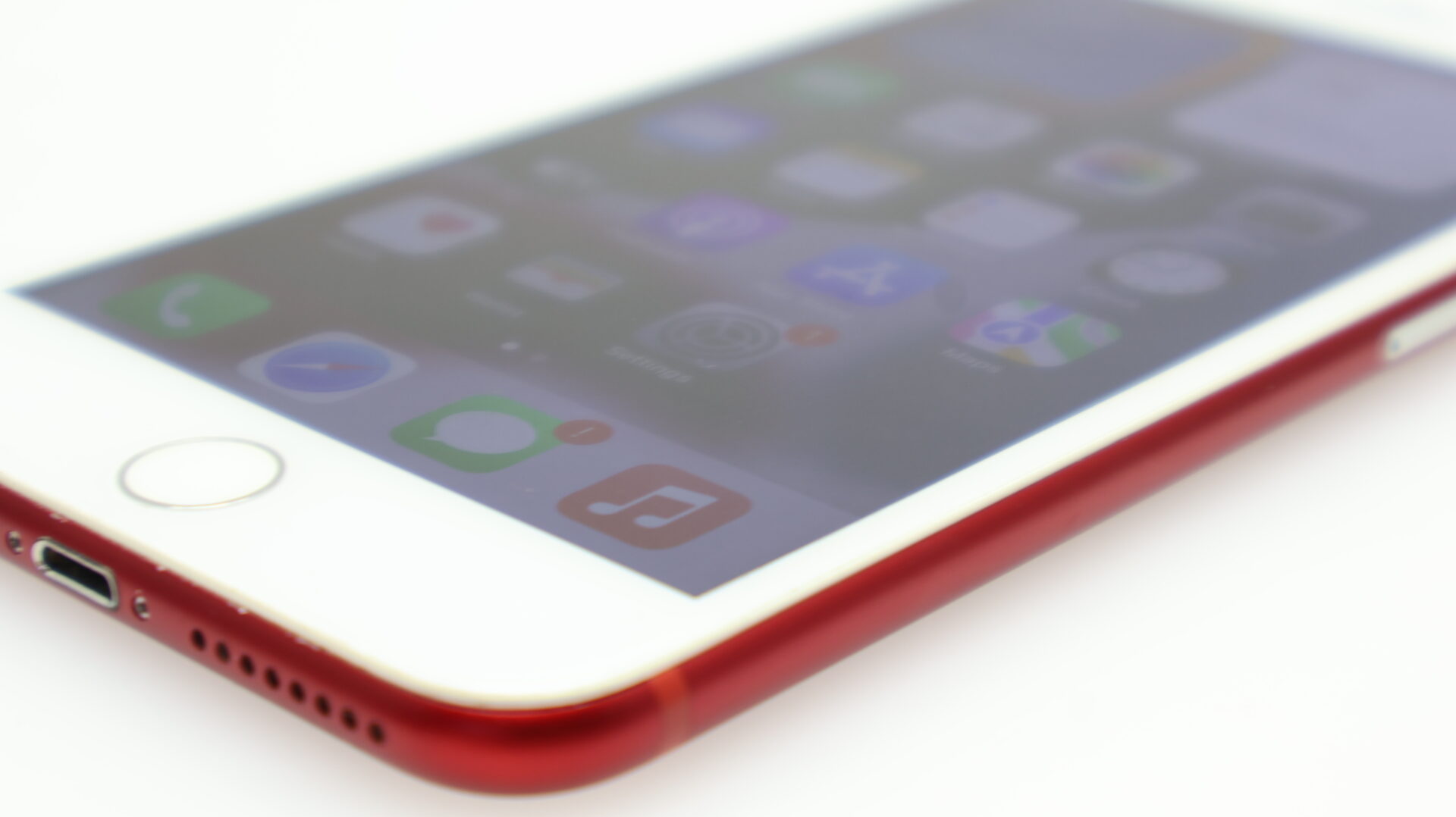 iPhone 7 Plus 128GB Minor Bright Spots Product Red - Image 4
