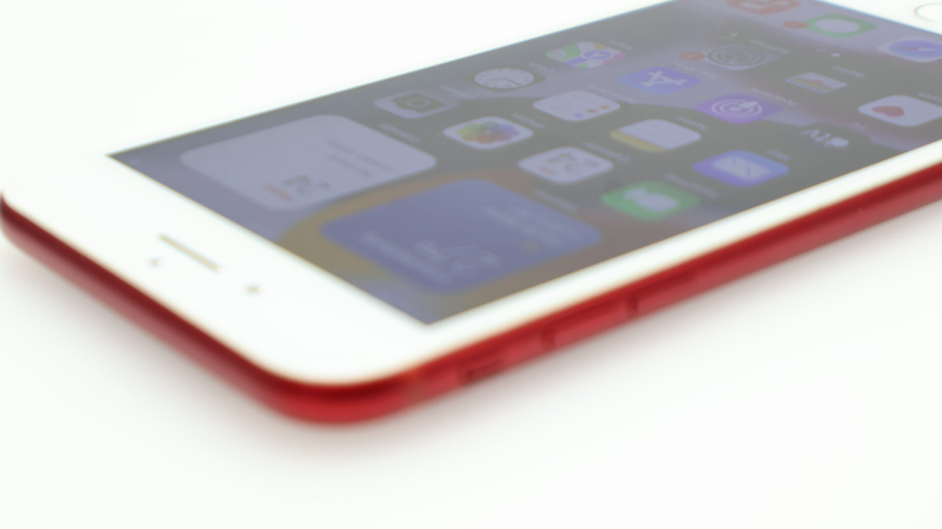 iPhone 7 Plus 128GB Minor Bright Spots Product Red - Image 8