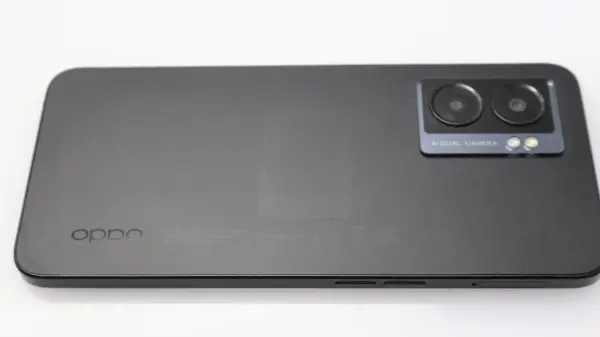 Oppo A77 128GB Dual Sim Black + 2 Secondhand Cover Bundle: R400