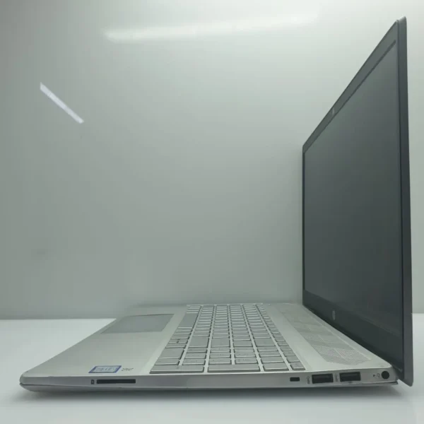 HP Pavilion 15-cs0007ni "Core i7" 1.80GHz 8GB RAM 1TB SSD Damaged Casing Faulty Battery Silver - Image 4