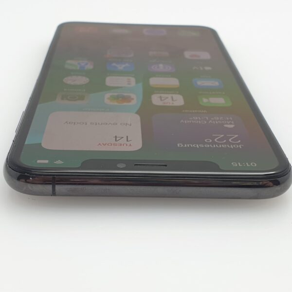 iPhone Xs Max 256GB Space Grey (6 Month Warranty) + Screen Protector And Cover Bundle Value: R400 - Image 12