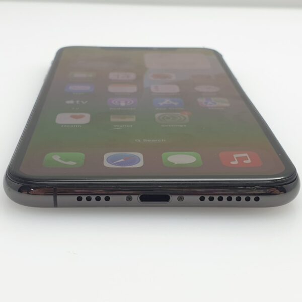 iPhone Xs Max 256GB Space Grey (6 Month Warranty) + Screen Protector And Cover Bundle Value: R400 - Image 9