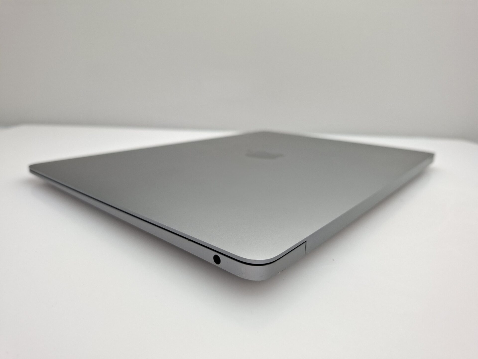 MacBook Air M1 8 CPU/ 8 GPU 13-inch (2020) 8GB RAM 256GB SSD Space Gray (12 Month Warranty) - Image 12