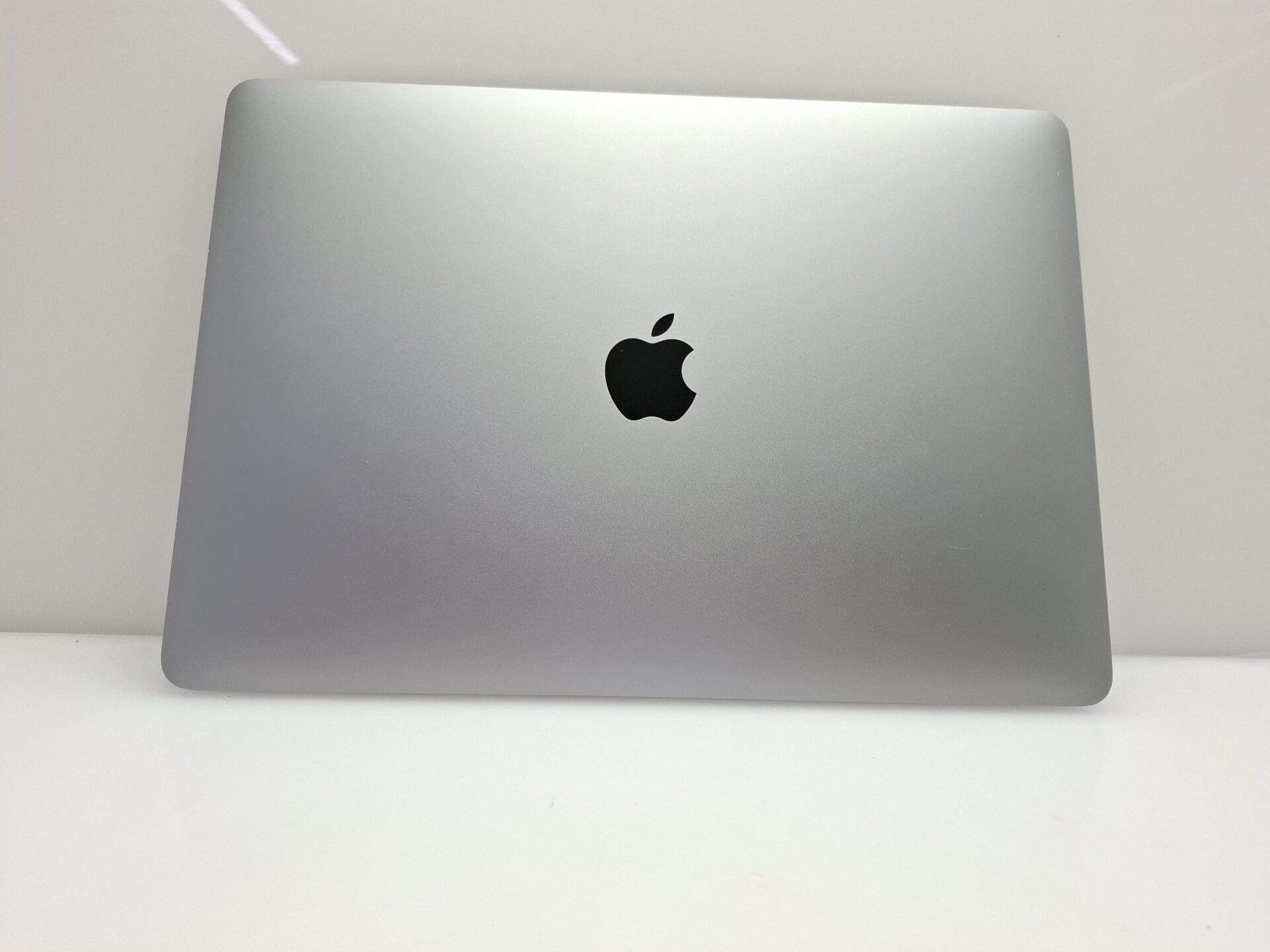 MacBook Air M1 8 CPU/ 8 GPU 13-inch (2020) 8GB RAM 256GB SSD Space Gray (12 Month Warranty) - Image 13