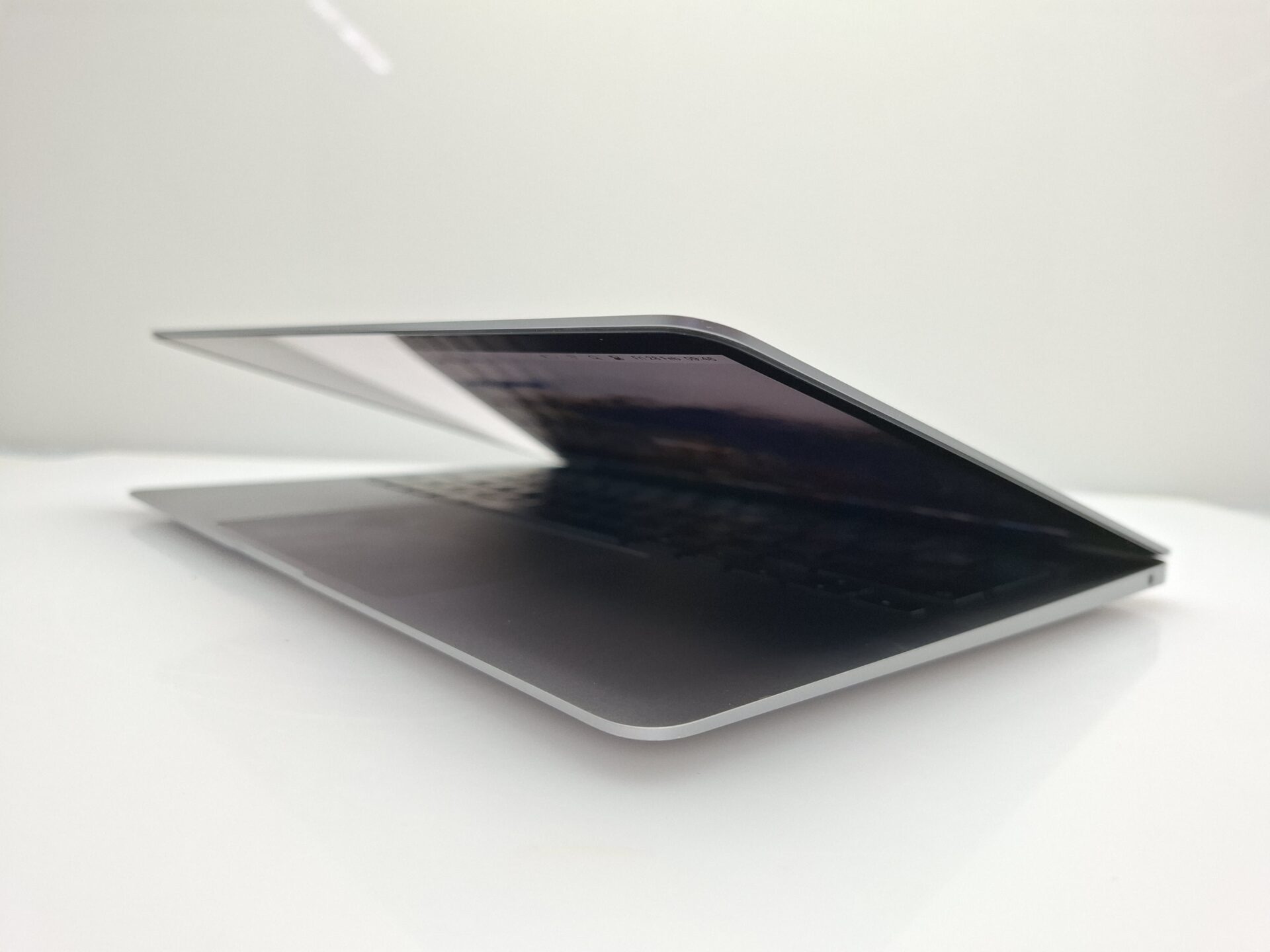 MacBook Air M1 8 CPU/ 8 GPU 13-inch (2020) 8GB RAM 256GB SSD Space Gray (12 Month Warranty) - Image 7