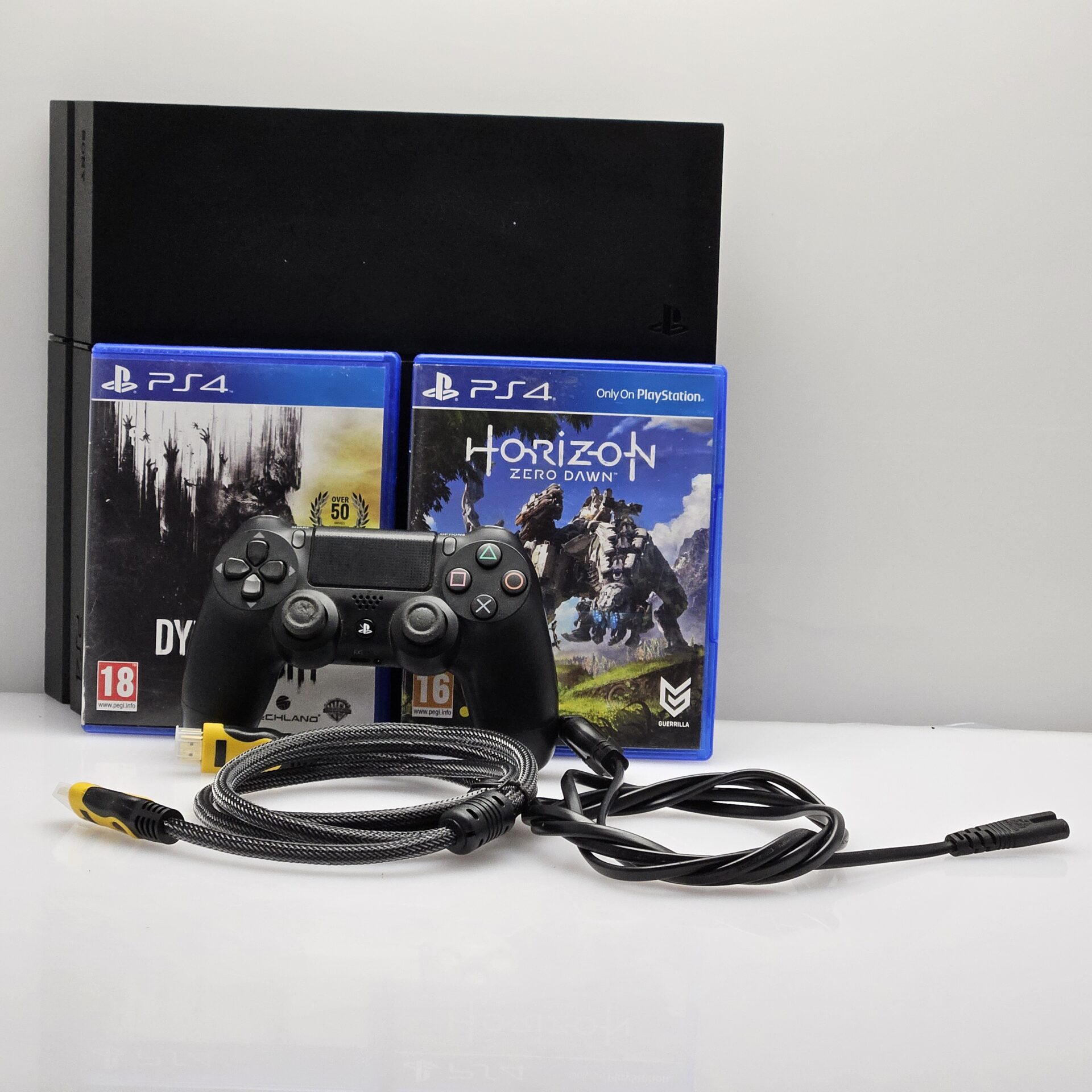PlayStation 4 Original 1TB Black + HDMI Cable + Power Cable + 1