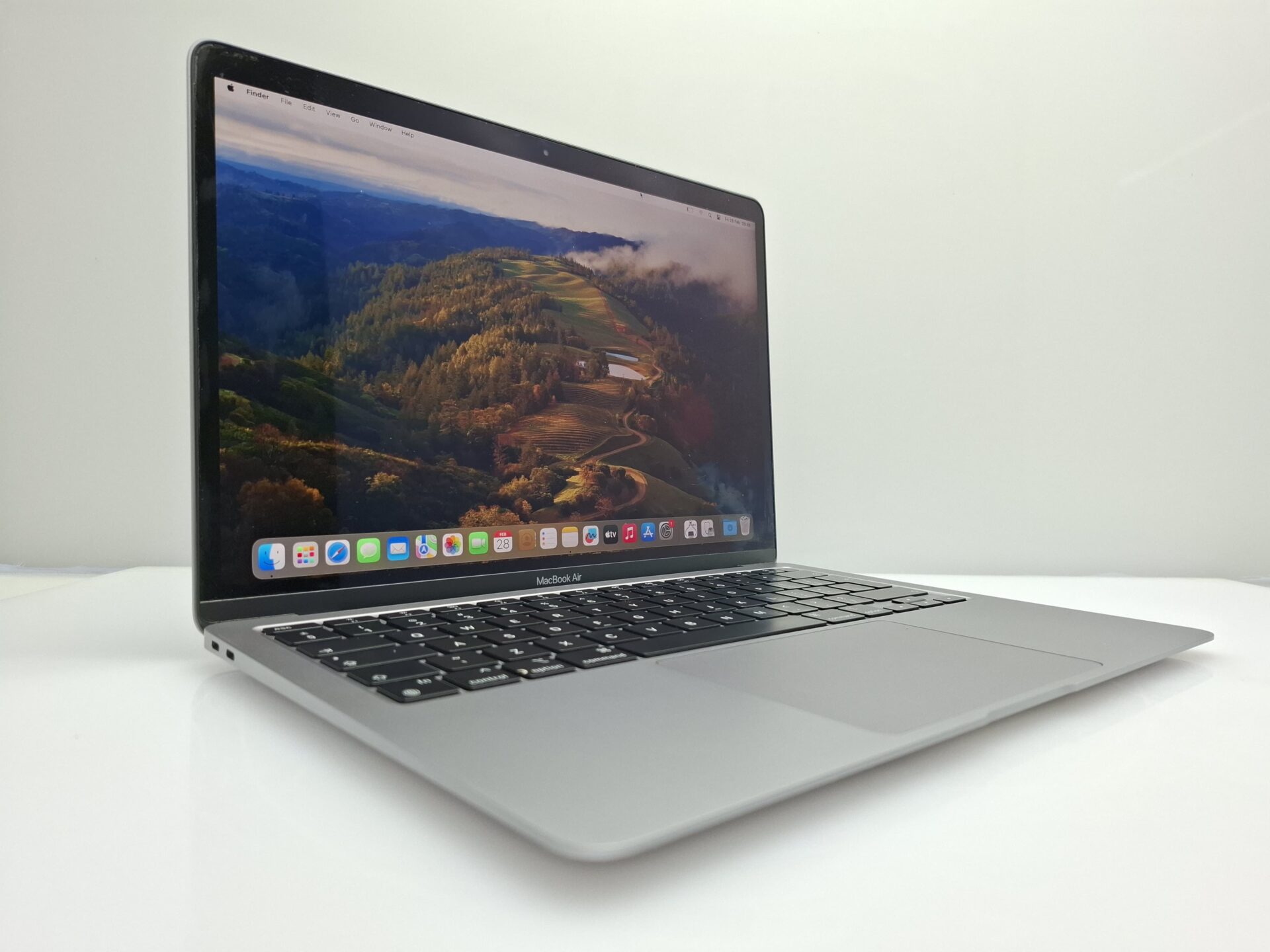 MacBook Air M1 8 CPU/ 8 GPU 13-inch (2020) 8GB RAM 256GB SSD Space Gray (12 Month Warranty) - Image 4