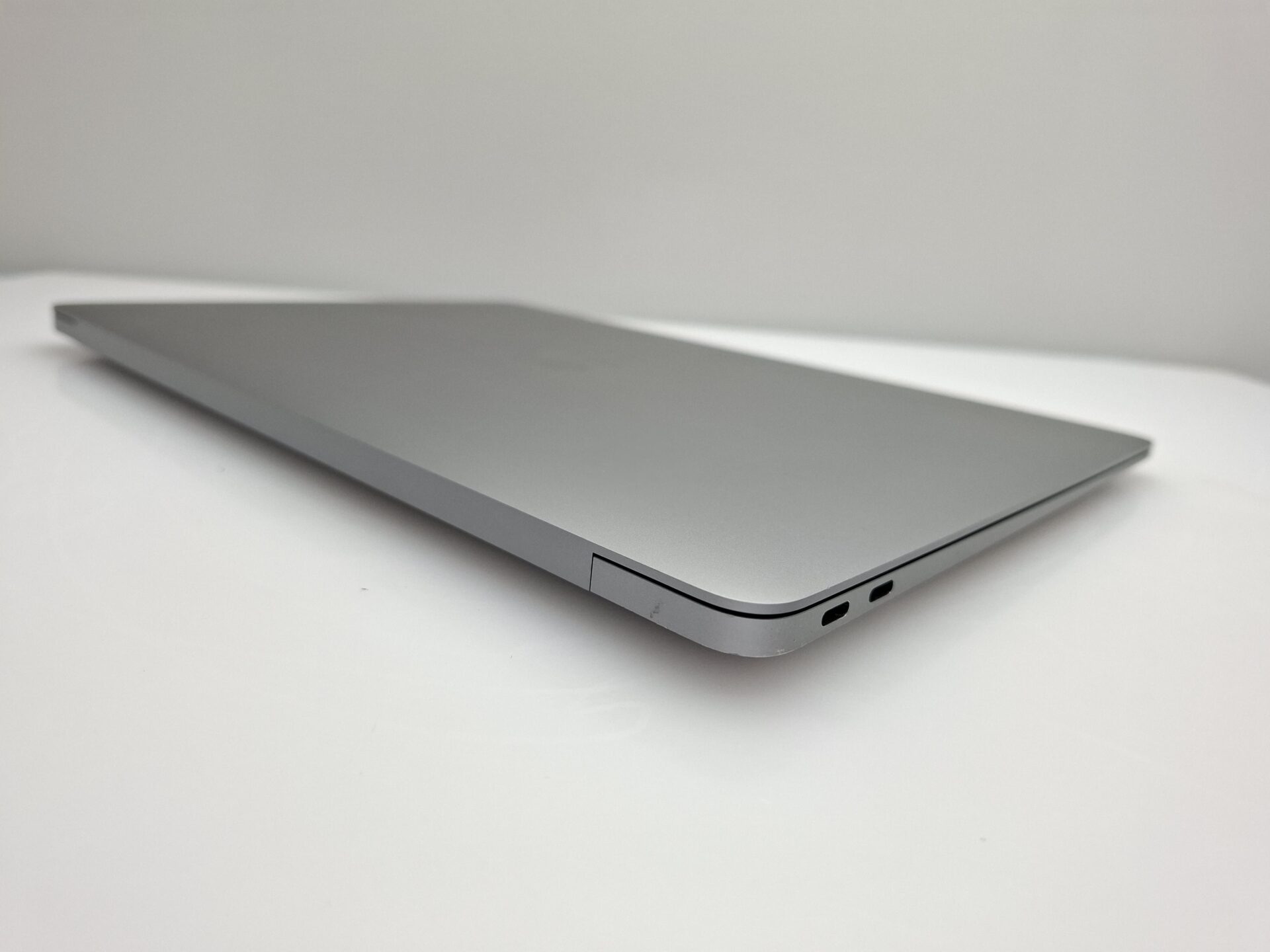 MacBook Air M1 8 CPU/ 8 GPU 13-inch (2020) 8GB RAM 256GB SSD Space Gray (12 Month Warranty) - Image 11