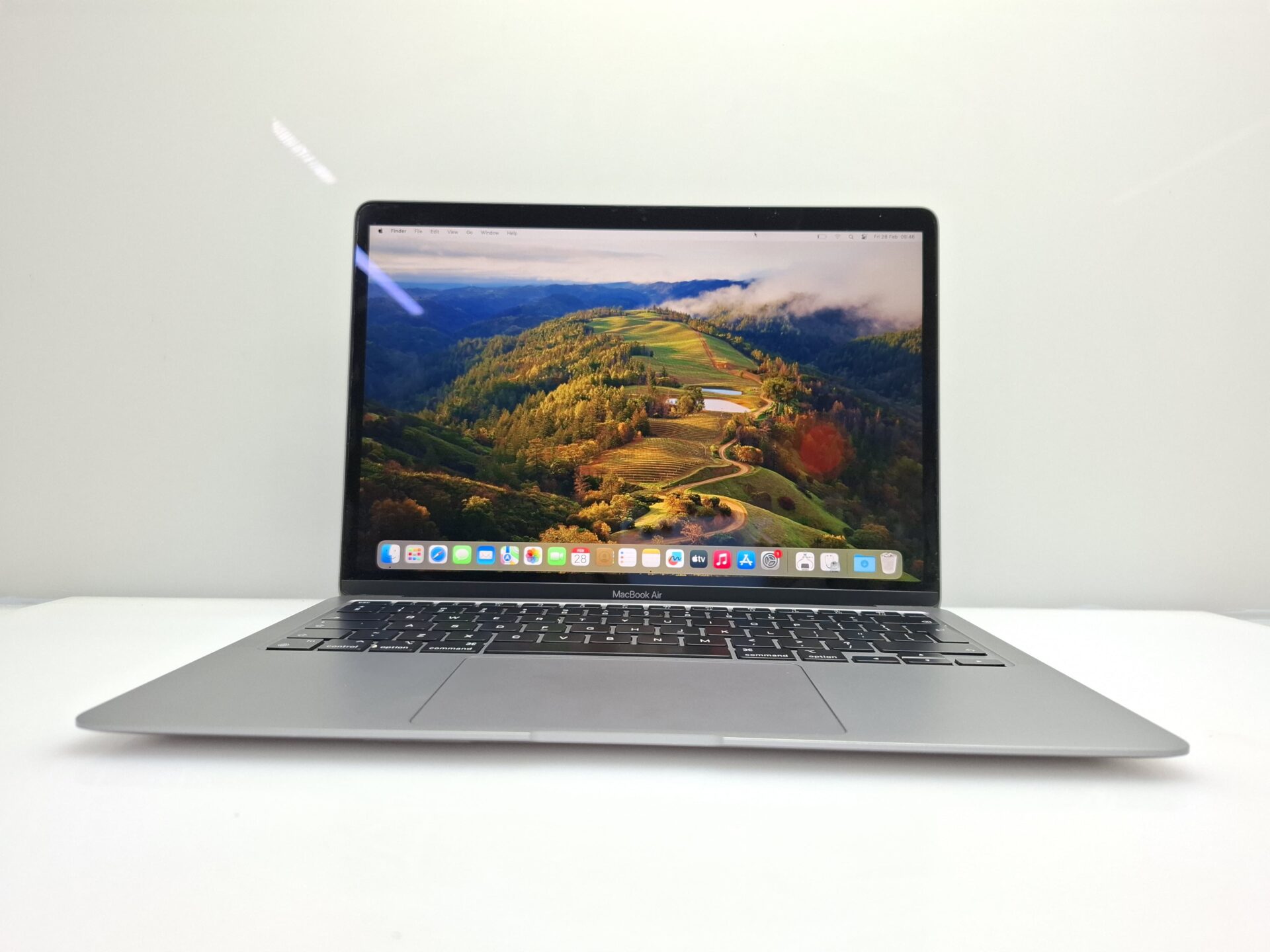 MacBook Air M1 8 CPU/ 8 GPU 13-inch (2020) 8GB RAM 256GB SSD Space Gray (12 Month Warranty) - Image 6