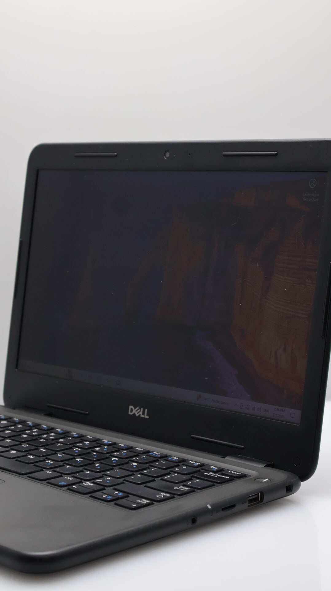 Dell Latitude 3310 2-In-1 "Core i3" 2.10GHz 8GB 256GB SSD Minor Bright Spots And Used Battery Black - Image 2