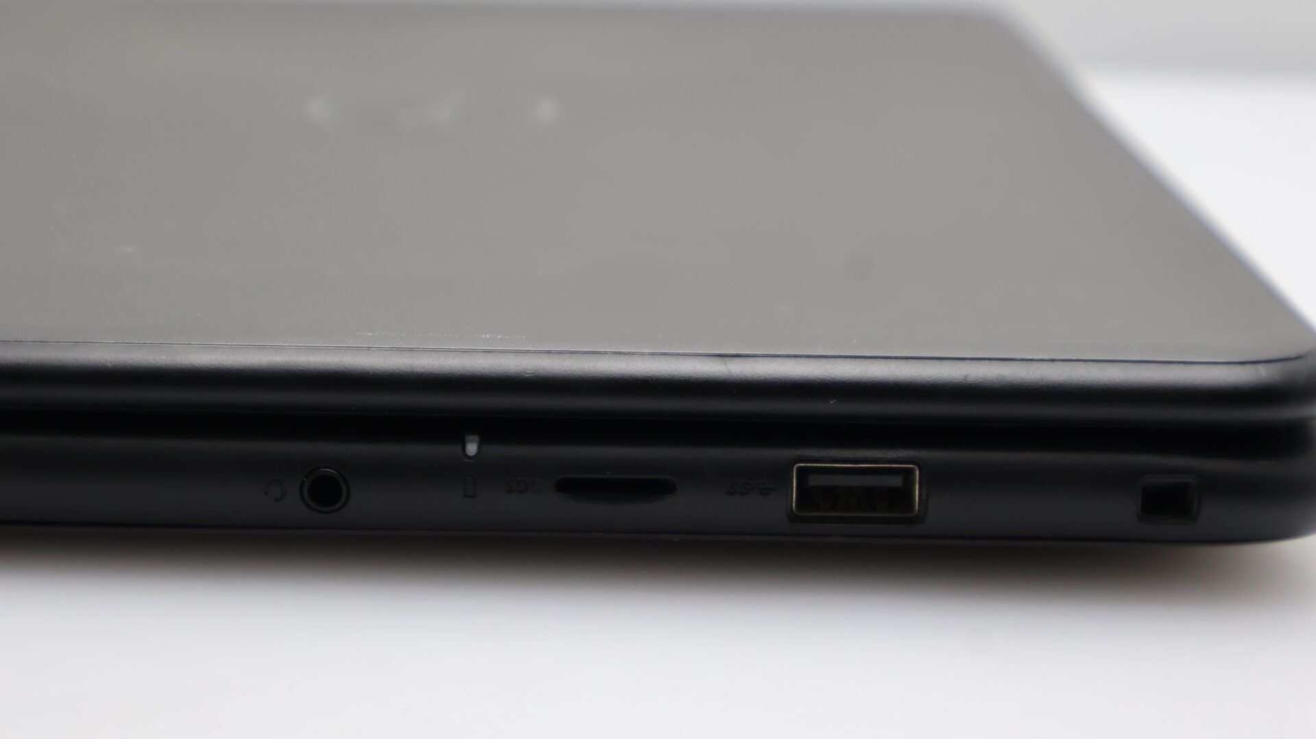 Dell Latitude 3310 2-In-1 "Core i3" 2.10GHz 8GB 256GB SSD Minor Bright Spots And Used Battery Black - Image 9
