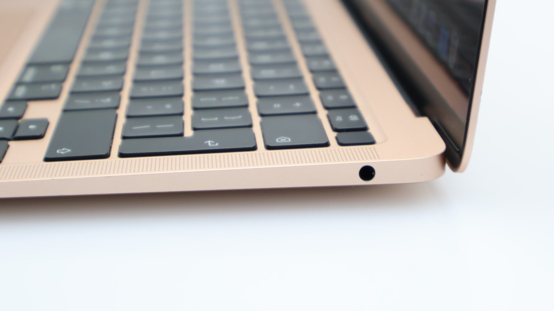 MacBook Air M1 8 CPU/ 7 GPU 13-inch (2020) 8GB RAM 256GB SSD Gold (12 Month Warranty) - Image 8