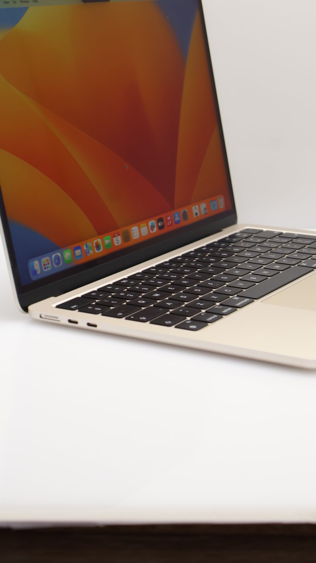 MacBook Air M2 13-inch 8CPU/ 8 GPU (2022) 8GB RAM 256GB SSD Silver