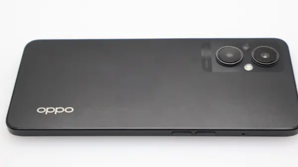 Oppo Reno 7 128GB Dual Sim Cosmic Black + Cover Bundle Value: R200