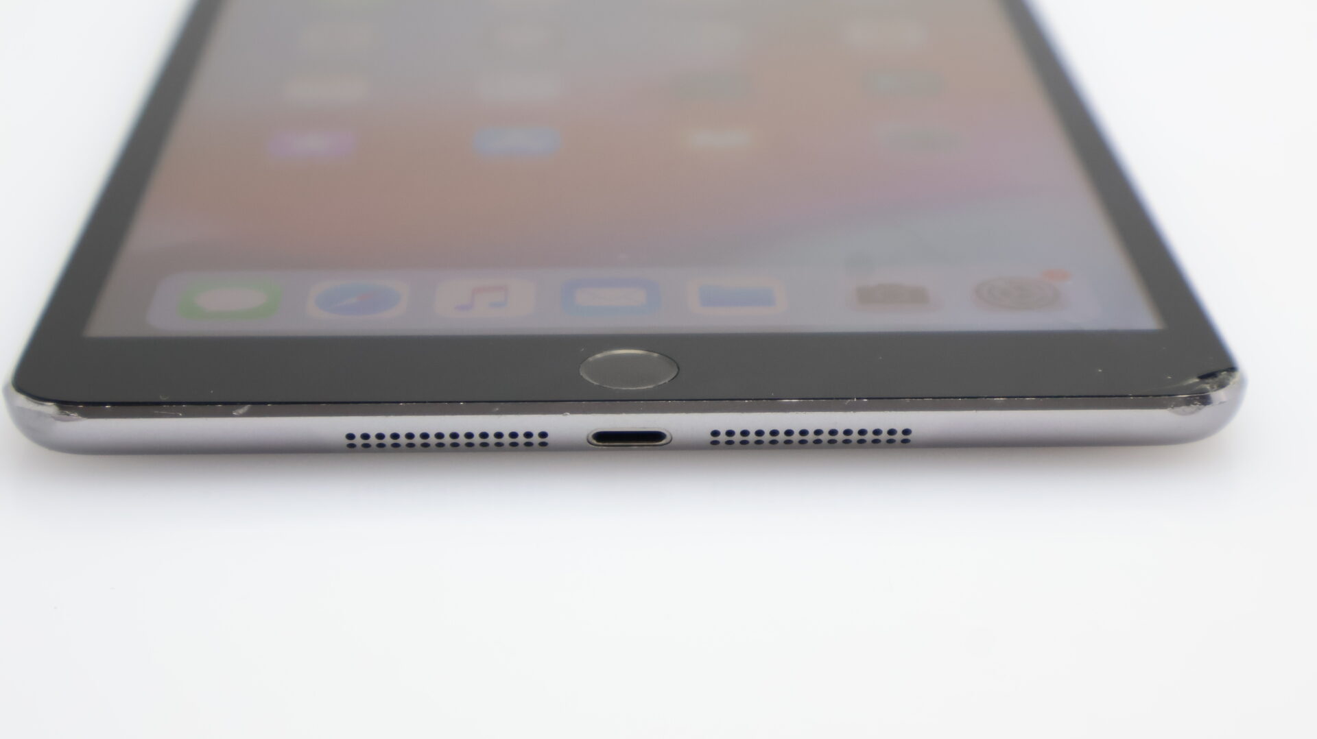 iPad Mini 3 (Wi-Fi/Cellular) 128GB Space Gray - Cracked Screen - Image 3