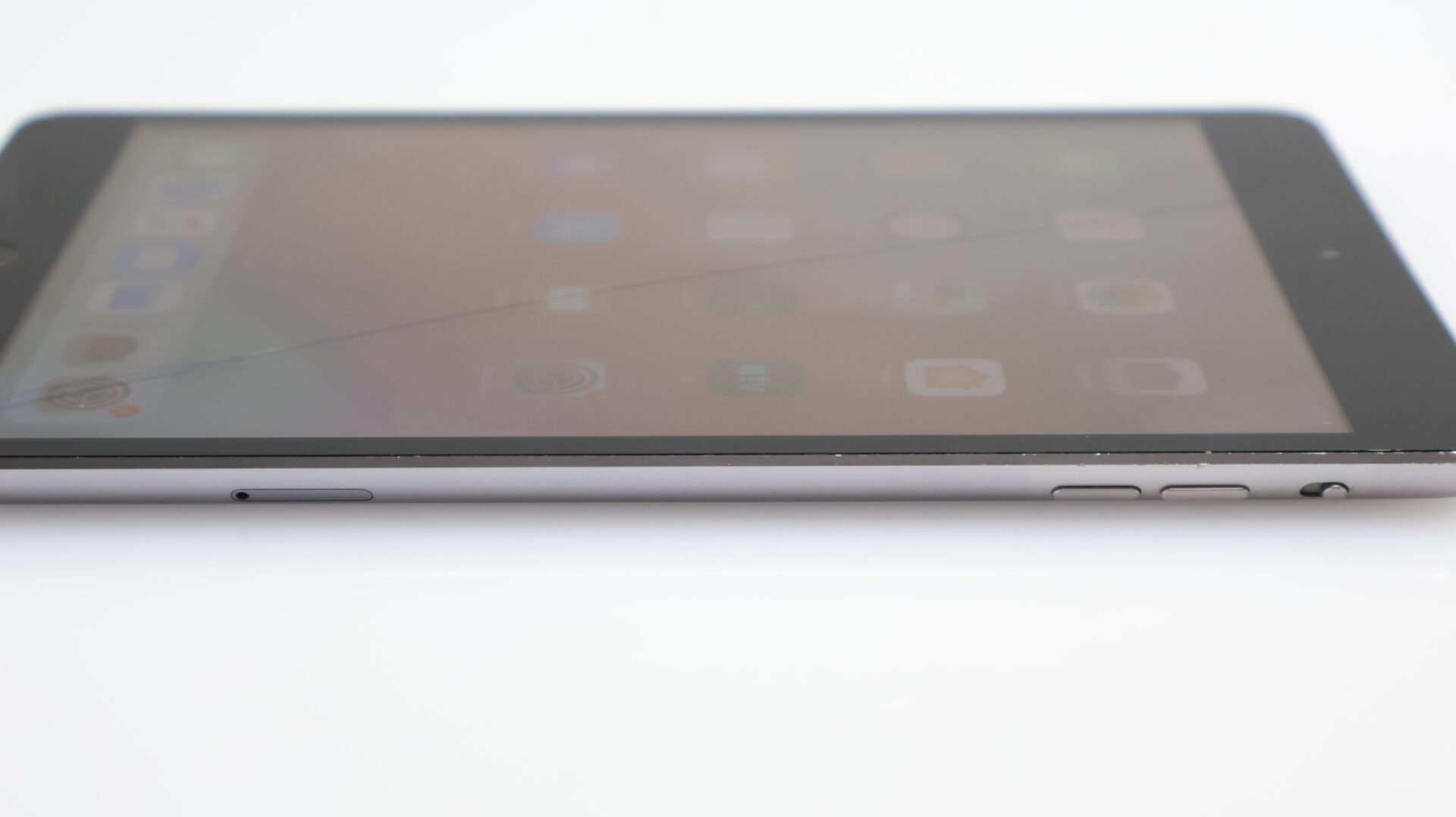 iPad Mini 3 (Wi-Fi/Cellular) 128GB Space Gray - Cracked Screen - Image 5