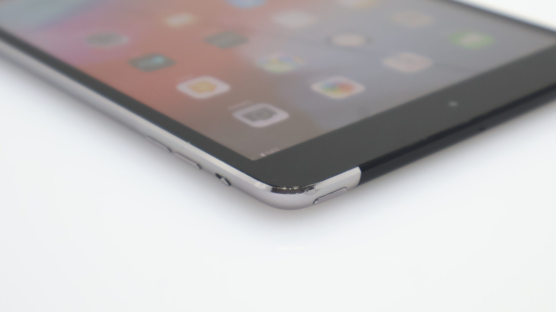 iPad Mini 3 (Wi-Fi/Cellular) 128GB Space Gray - Cracked Screen - Image 6