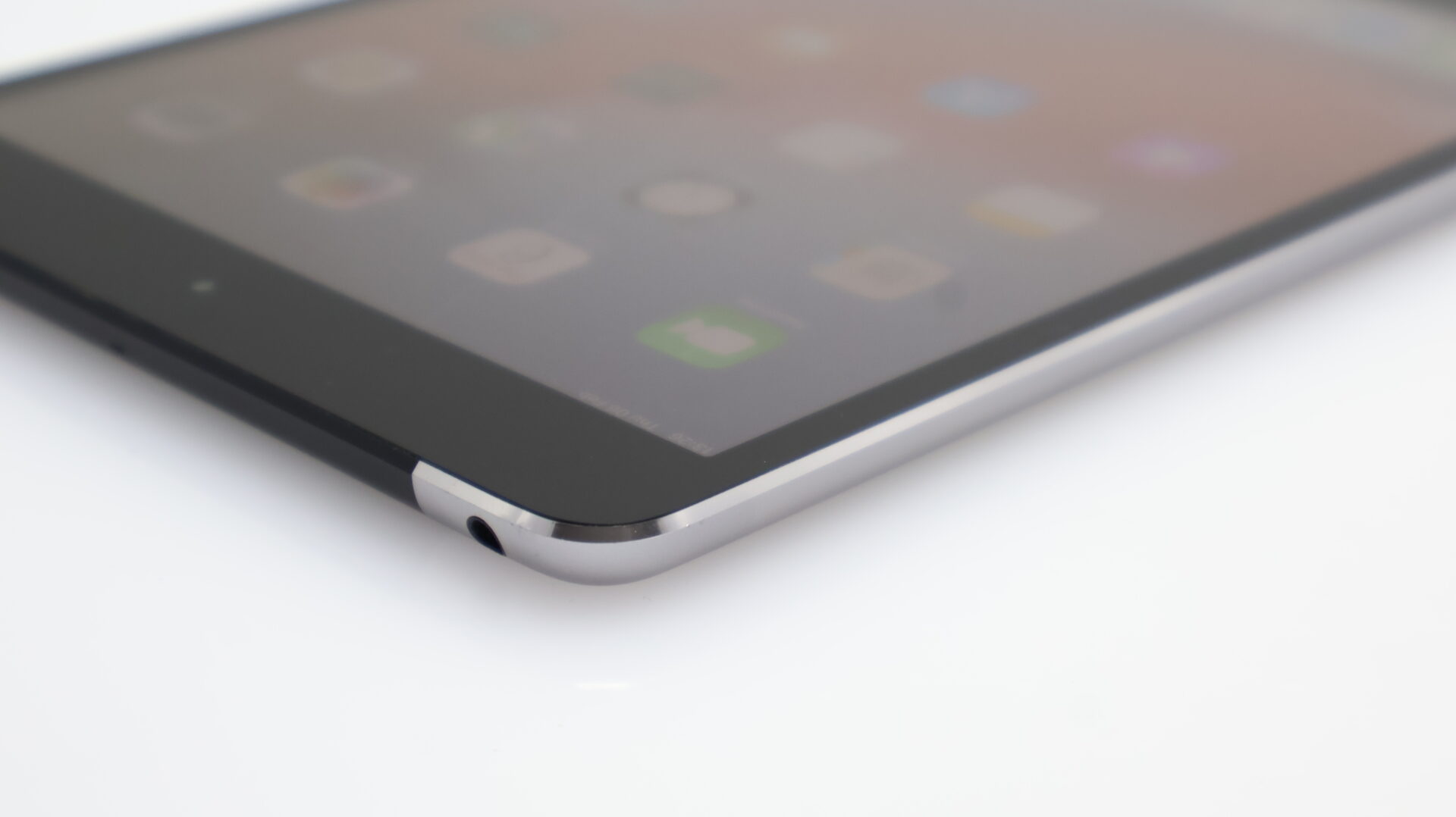 iPad Mini 3 (Wi-Fi/Cellular) 128GB Space Gray - Cracked Screen