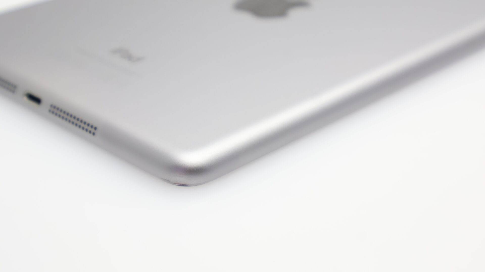 iPad Mini 3 (Wi-Fi/Cellular) 128GB Space Gray - Cracked Screen - Image 14