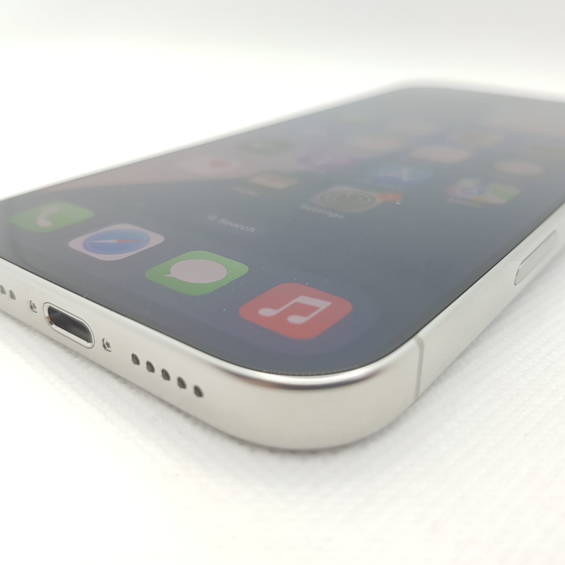 iPhone 16 Pro 256GB White Titanium (Original Apple Warranty) Mint Condition - Image 3