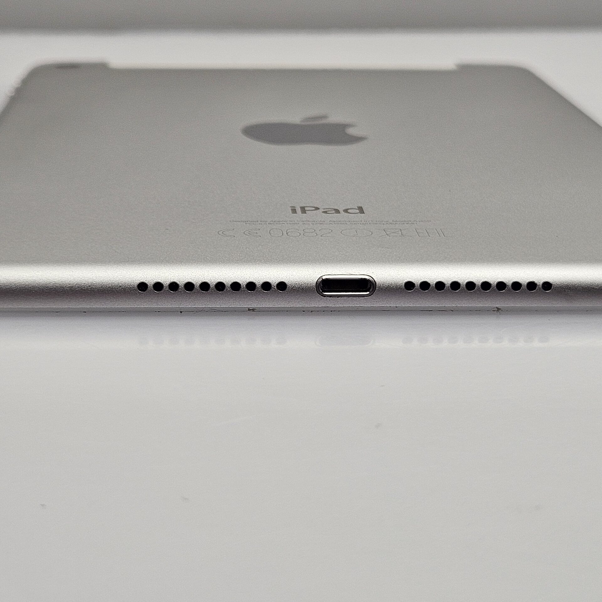 iPad Mini 4th Gen 16GB (Wifi Only) No Touch ID Silver - Image 9