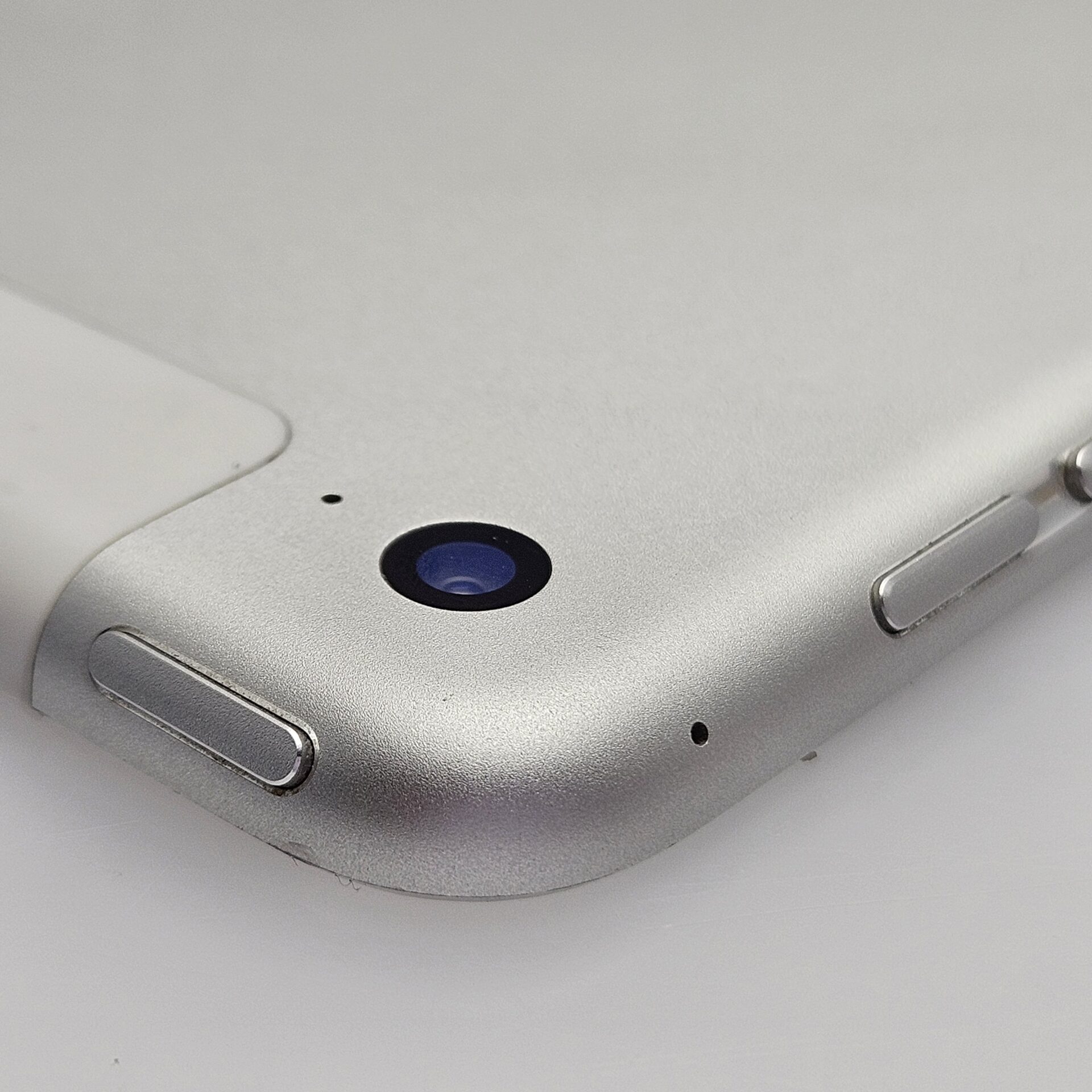 iPad Mini 4th Gen 16GB (Wifi Only) No Touch ID Silver | Epic Deals SA