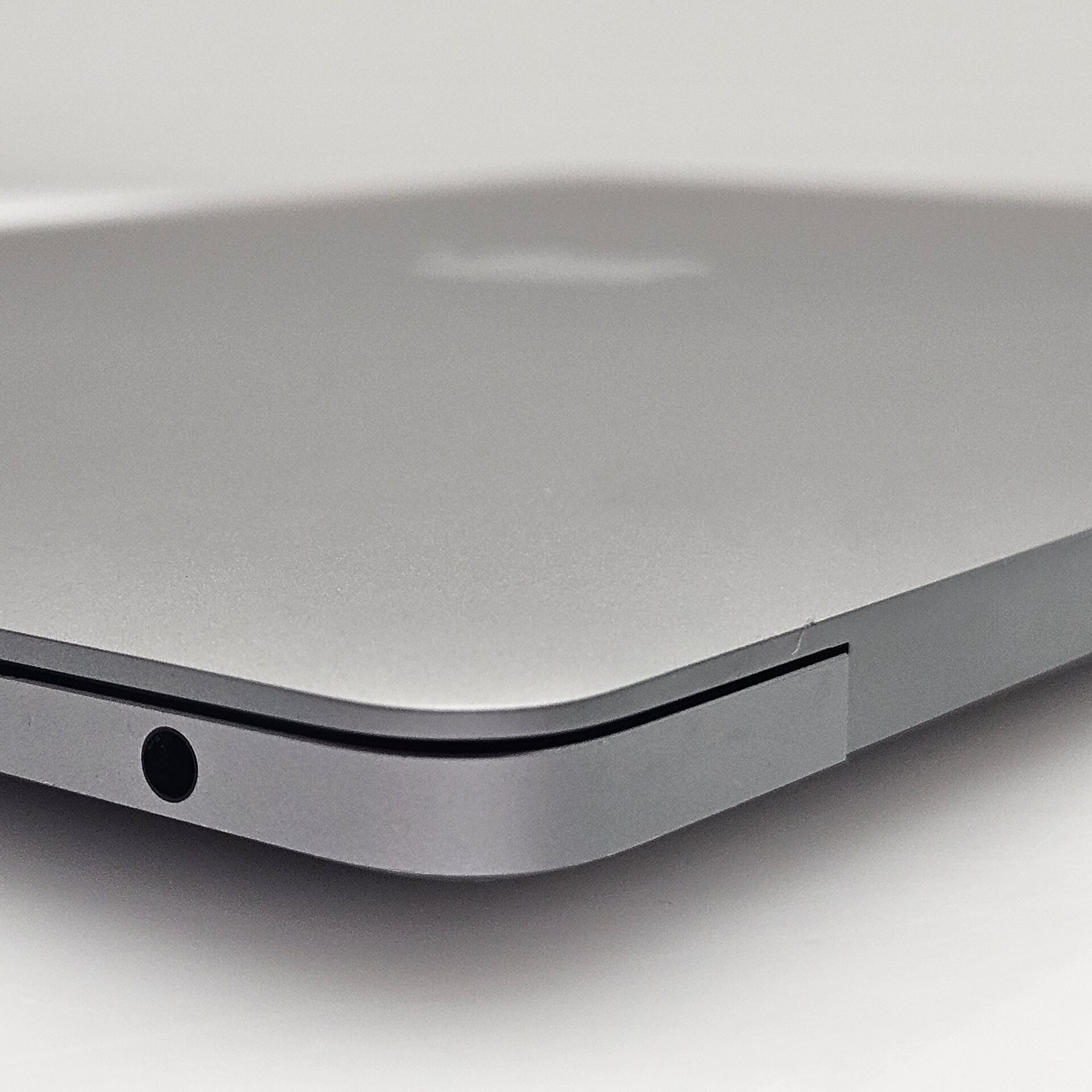 MacBook Air 13-inch “M1” 8 CPU/ 7 GPU (2020) 8GB RAM 256GB SSD Space Grey (12 Month Warranty) - Image 9