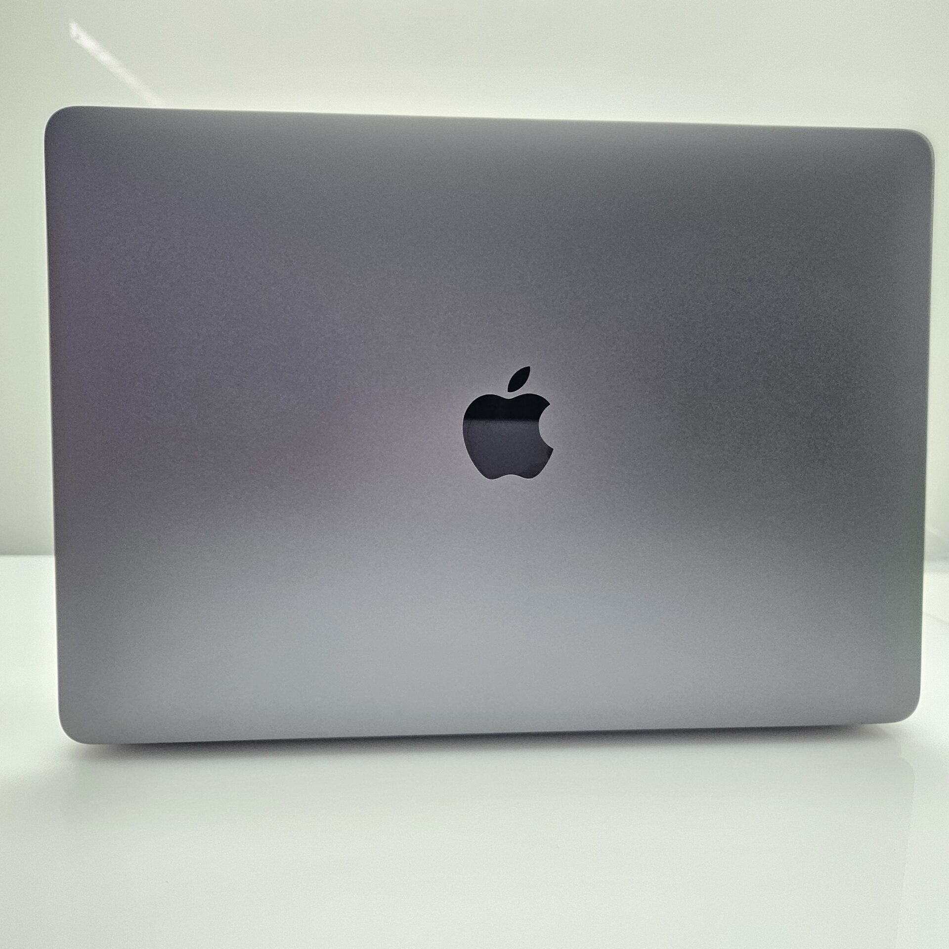 MacBook Air 13-inch “M1” 8 CPU/ 7 GPU (2020) 8GB RAM 256GB SSD Space Grey (12 Month Warranty) - Image 12