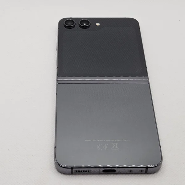 Samsung Galaxy Z Flip 5 256GB Graphite (6 Month Warranty) | Epic