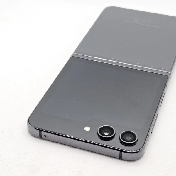 Samsung Galaxy Z Flip 5 256GB Graphite (6 Month Warranty) | Epic