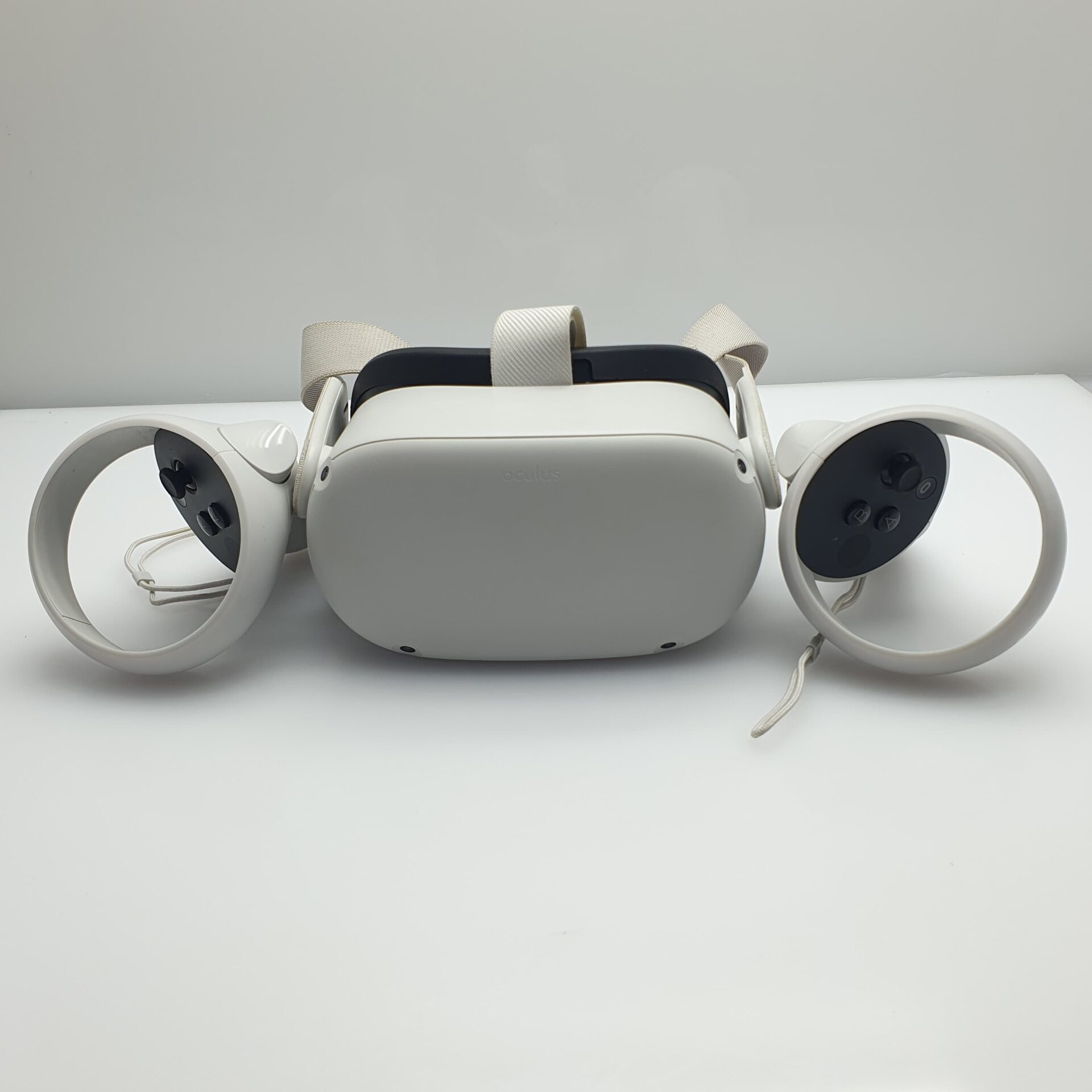 Meta Oculus Quest 2 VR Headset 128GB White (6 Month Warranty) + 2
