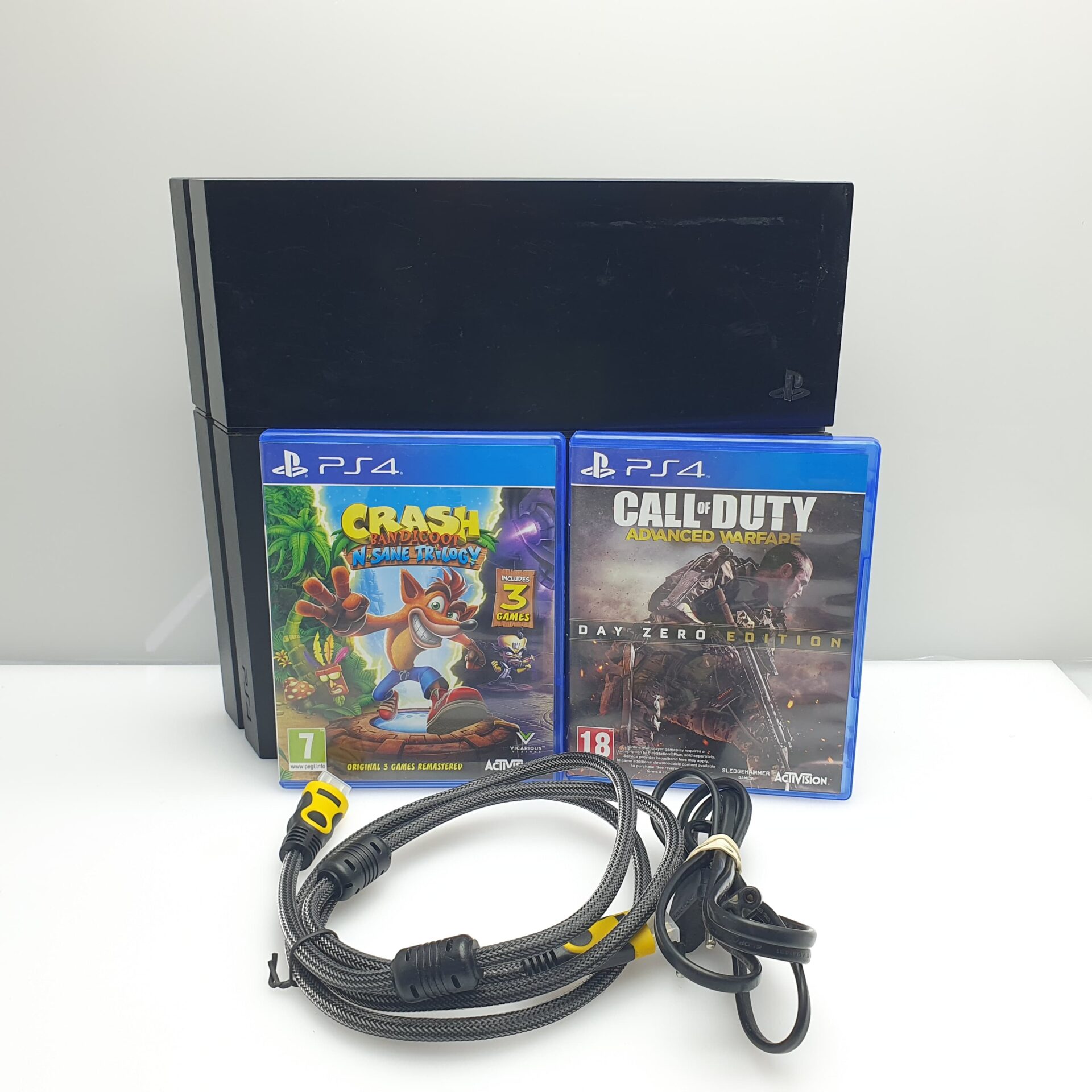 PlayStation 4 Original 500GB Black + HDMI Cable + Power Cable + 2