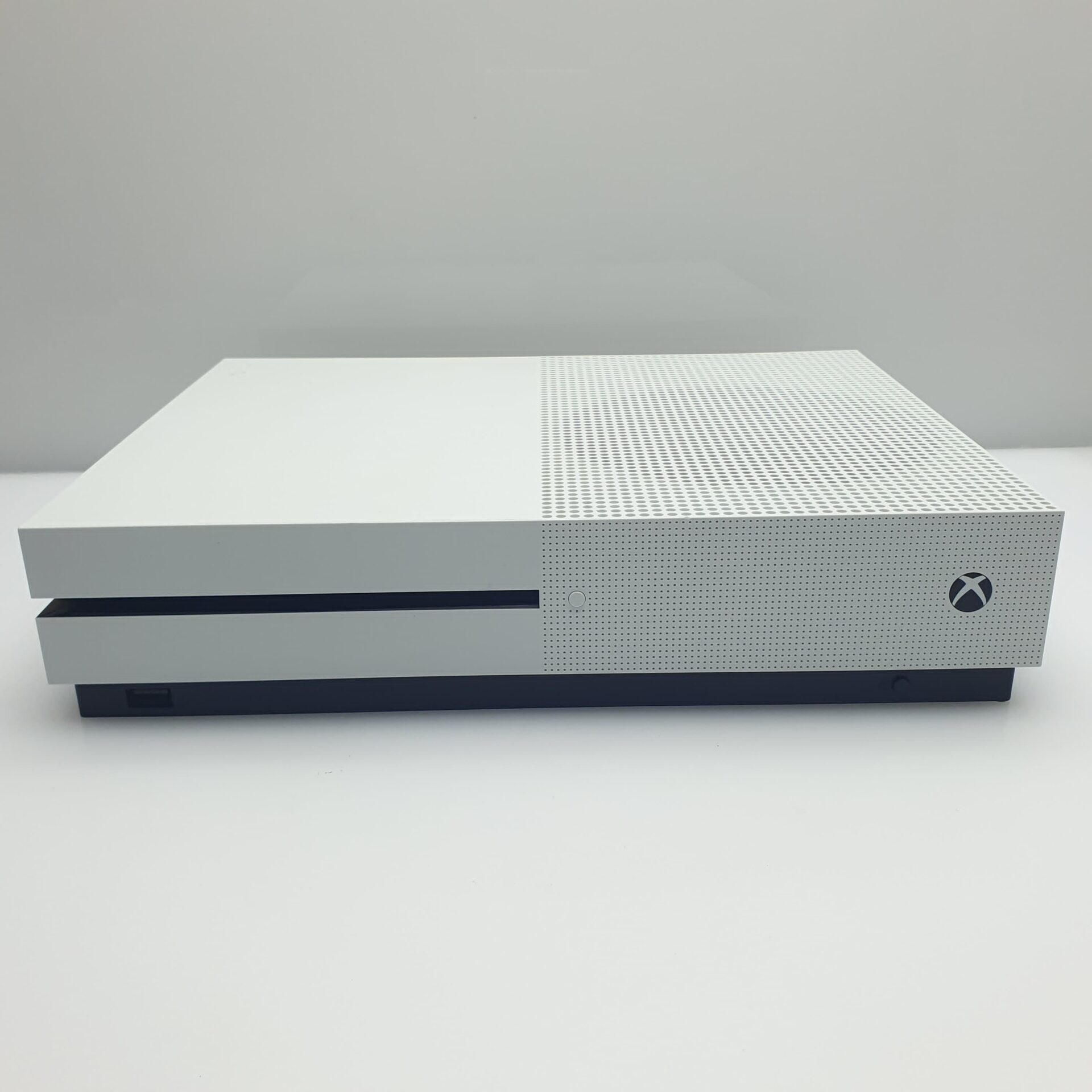 Xbox One S 1TB White + HDMI Cable + Power Cable (3 Month Warranty) - Image 3