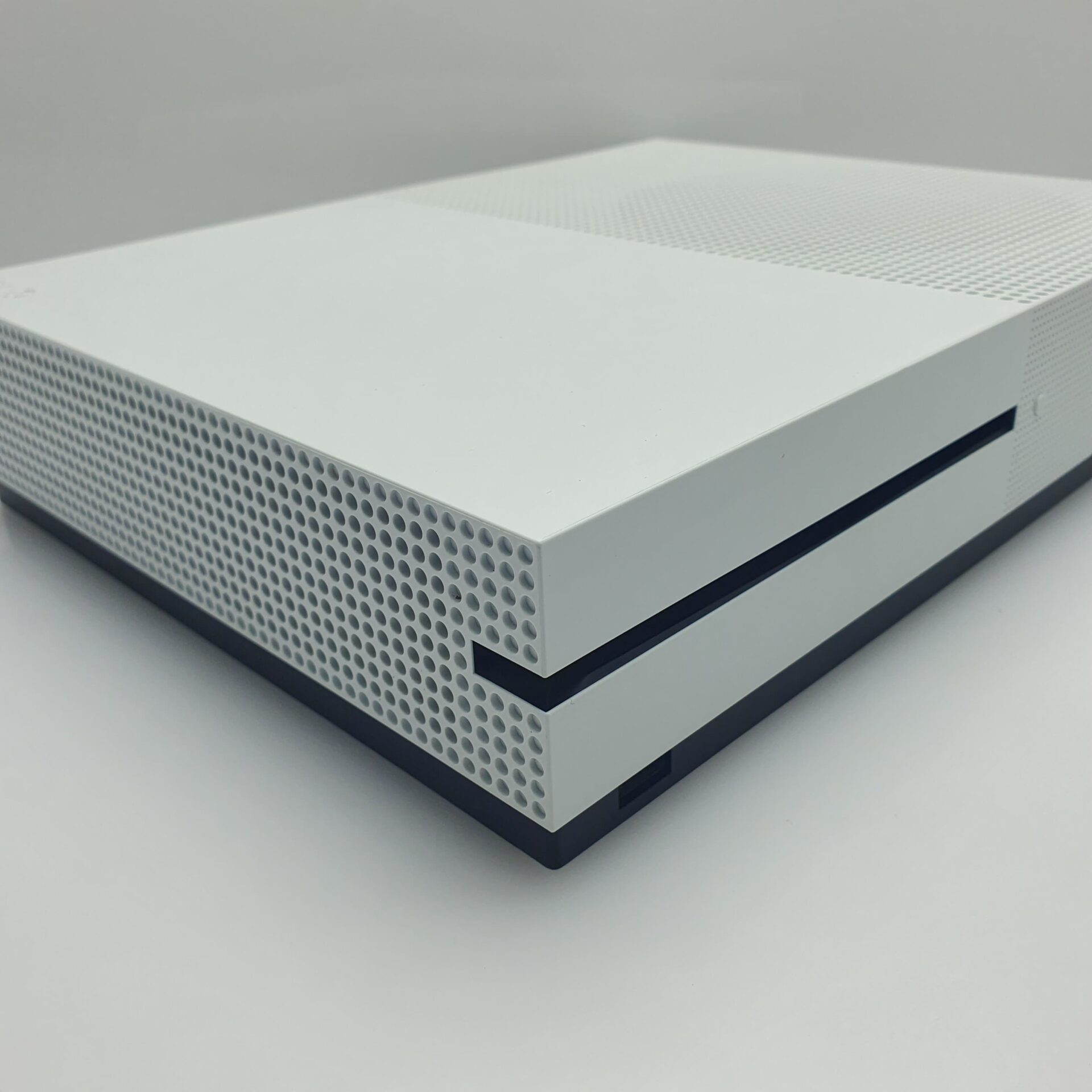 Xbox One S 1TB White + HDMI Cable + Power Cable (3 Month Warranty) - Image 4