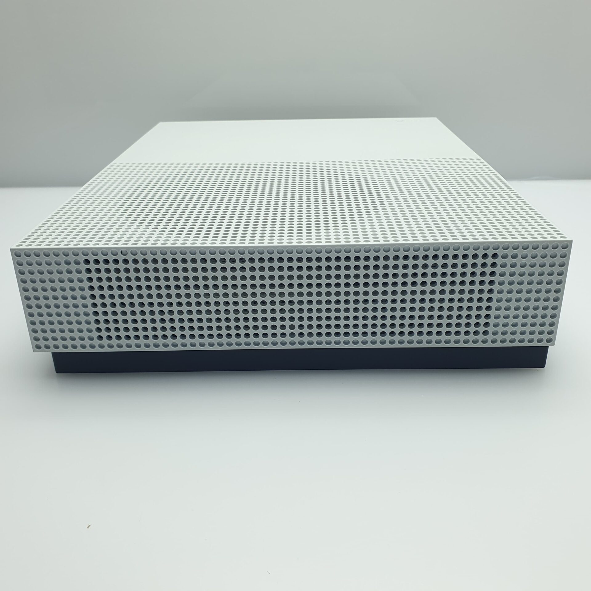 Xbox One S 1TB White + HDMI Cable + Power Cable (3 Month Warranty) - Image 10