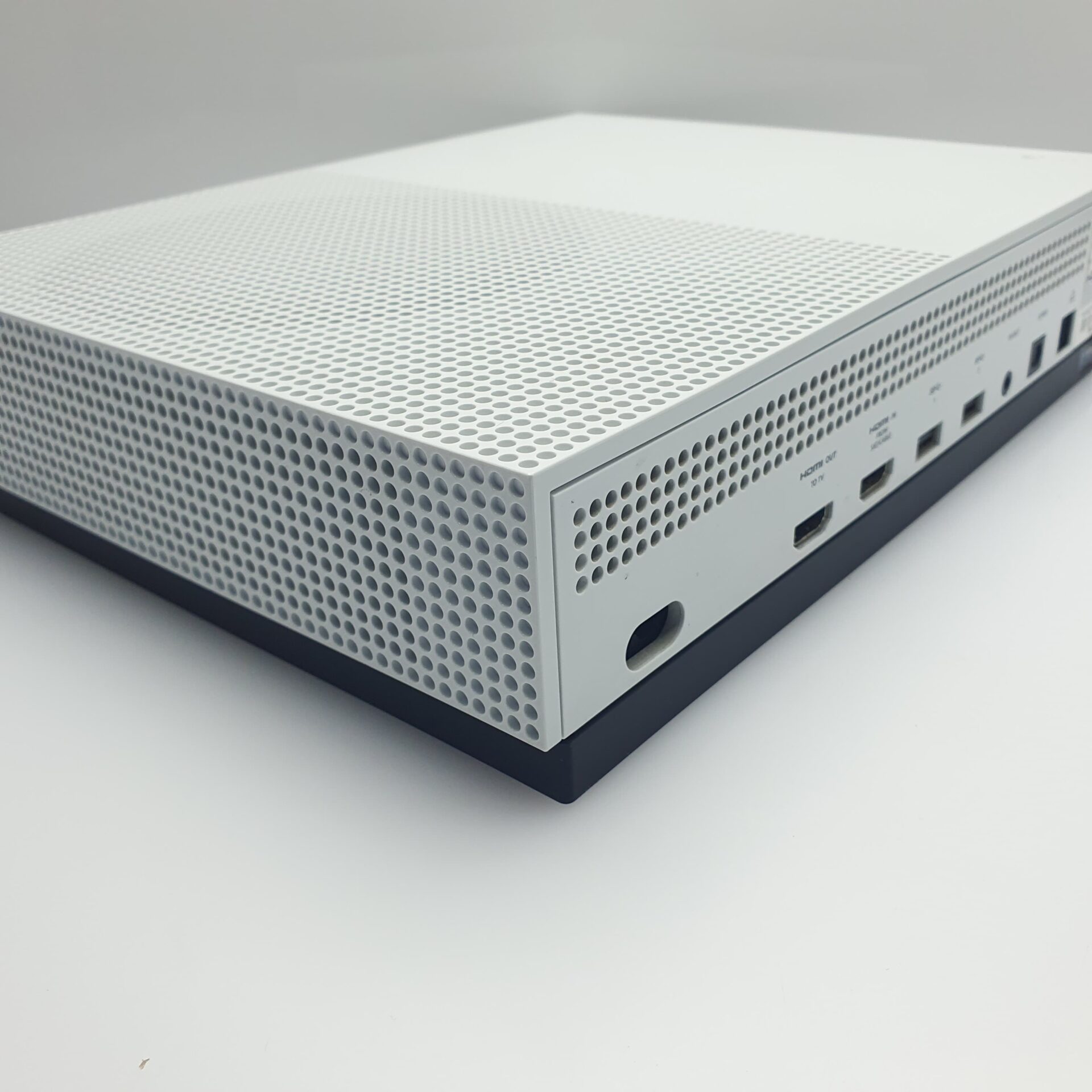 Xbox One S 1TB White + HDMI Cable + Power Cable (3 Month Warranty) - Image 7
