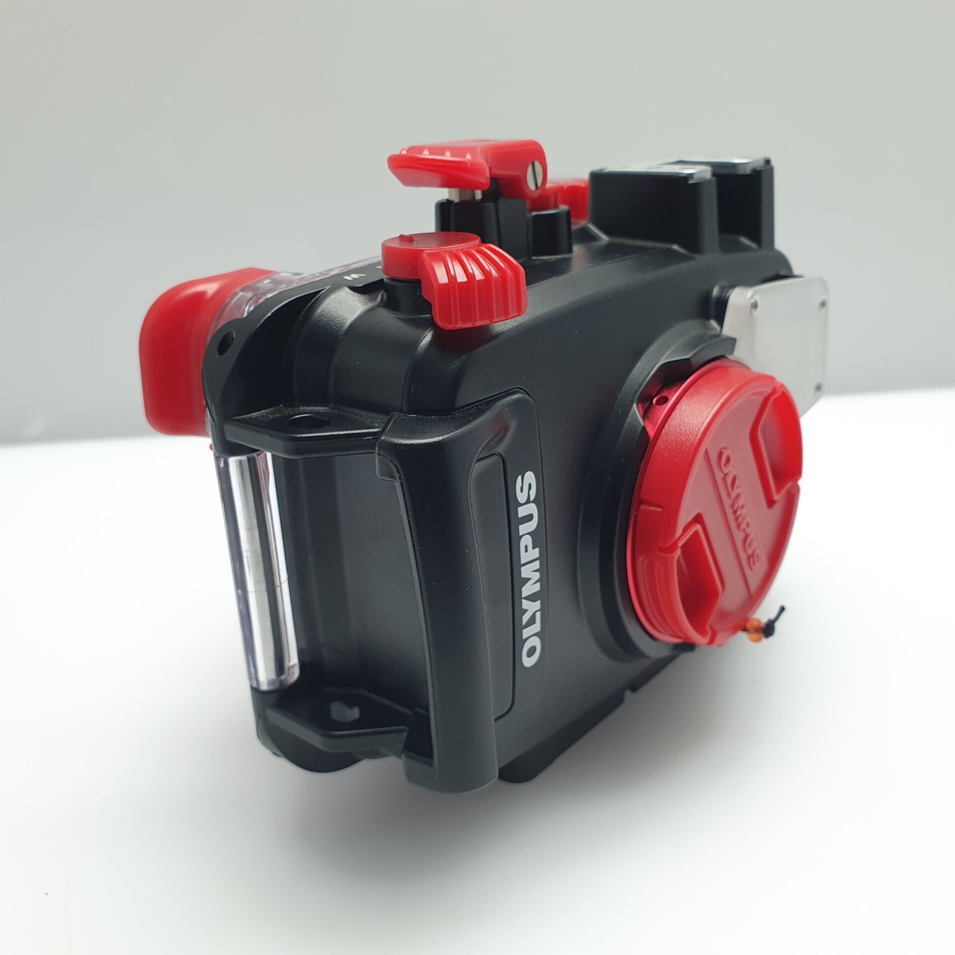 Olympus Tough TG-5 Black + Underwater Case PT-058 (6 Month