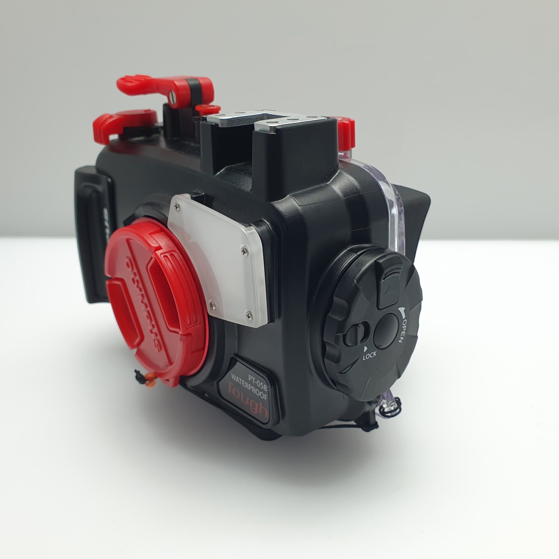 Olympus Tough TG-5 Black + Underwater Case PT-058 (6 Month
