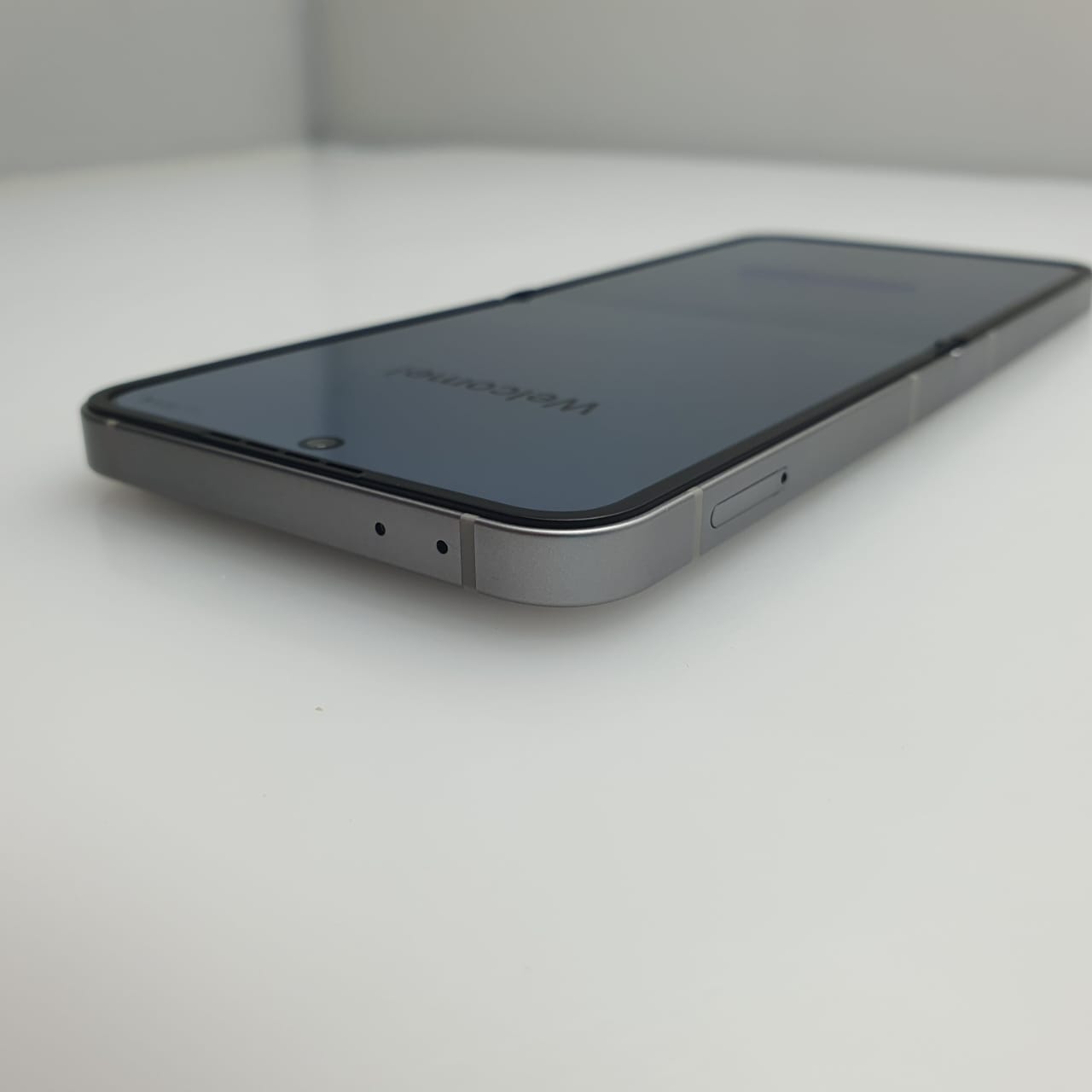 Samsung Galaxy Z Flip 6 256GB Silver (6 Month Warranty) - Image 4