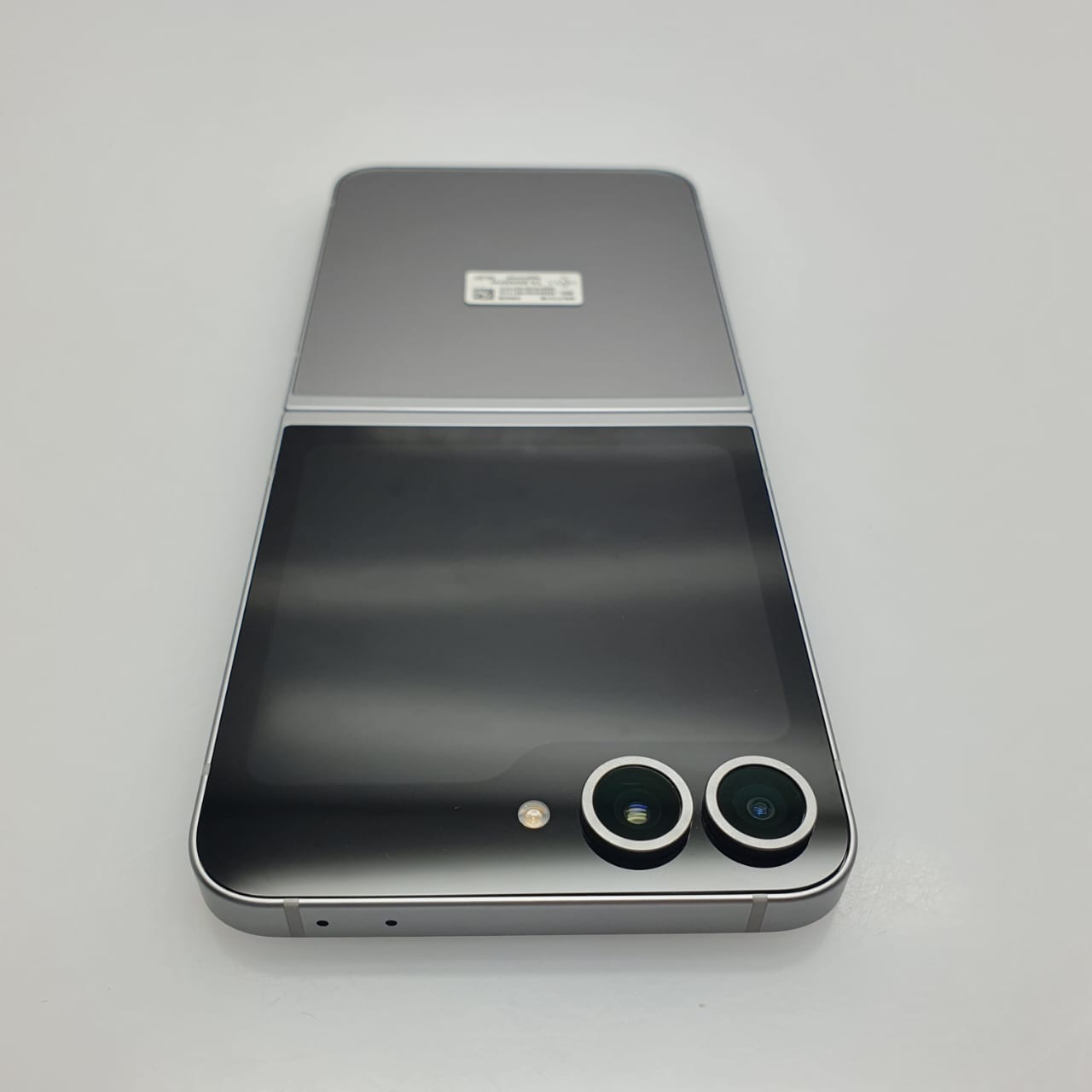 Samsung Galaxy Z Flip 6 256GB Silver (6 Month Warranty) - Image 9