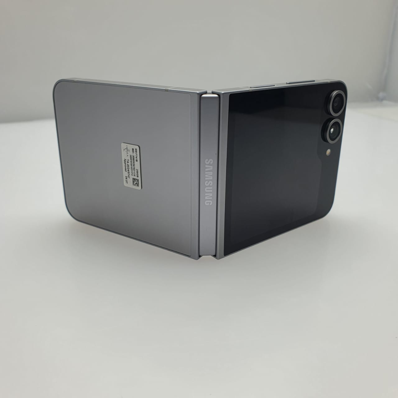 Samsung Galaxy Z Flip 6 256GB Silver (6 Month Warranty) - Image 16