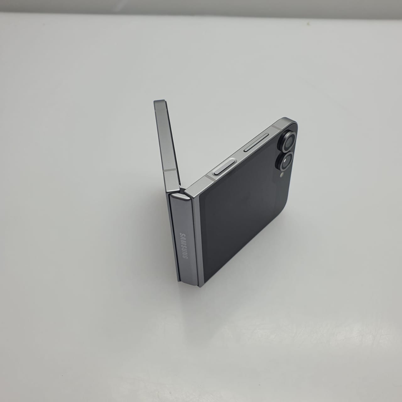 Samsung Galaxy Z Flip 6 256GB Silver (6 Month Warranty) - Image 15