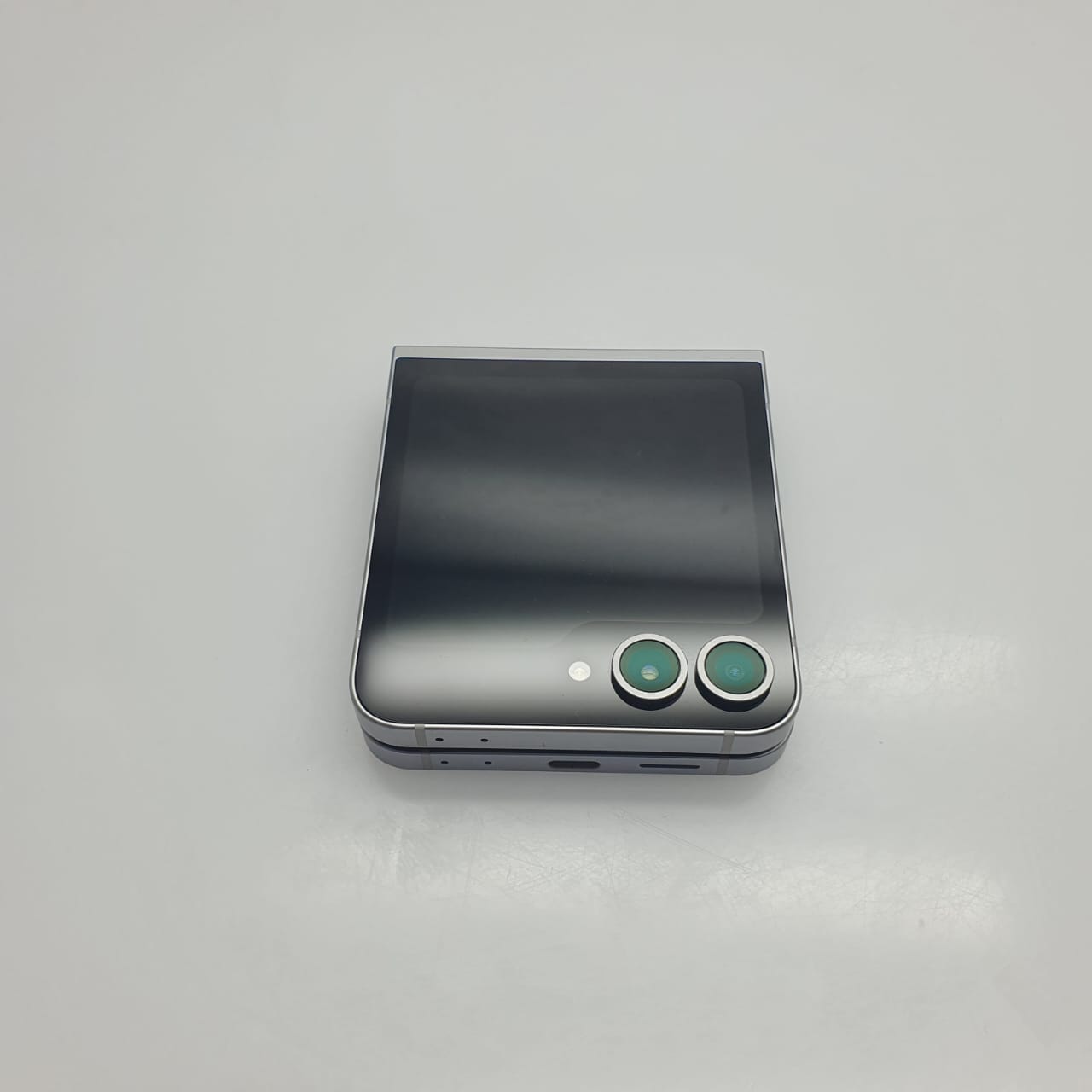 Samsung Galaxy Z Flip 6 256GB Silver (6 Month Warranty) - Image 12