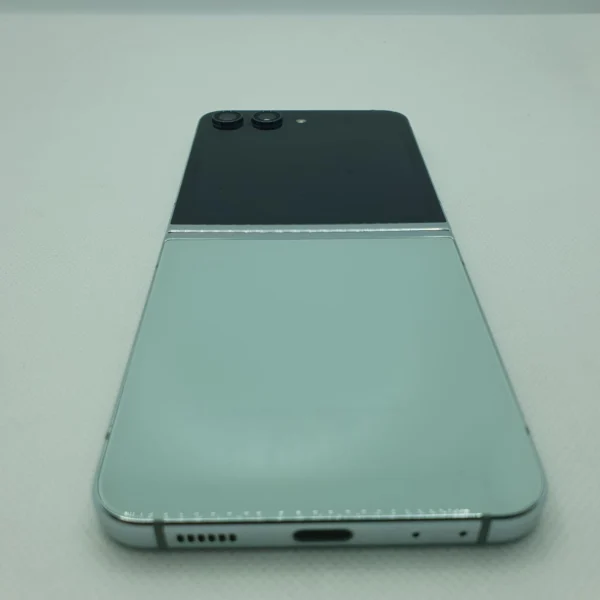 Samsung Galaxy Z Flip 5 256GB Mint (6 Month Warranty) | Epic Deals SA