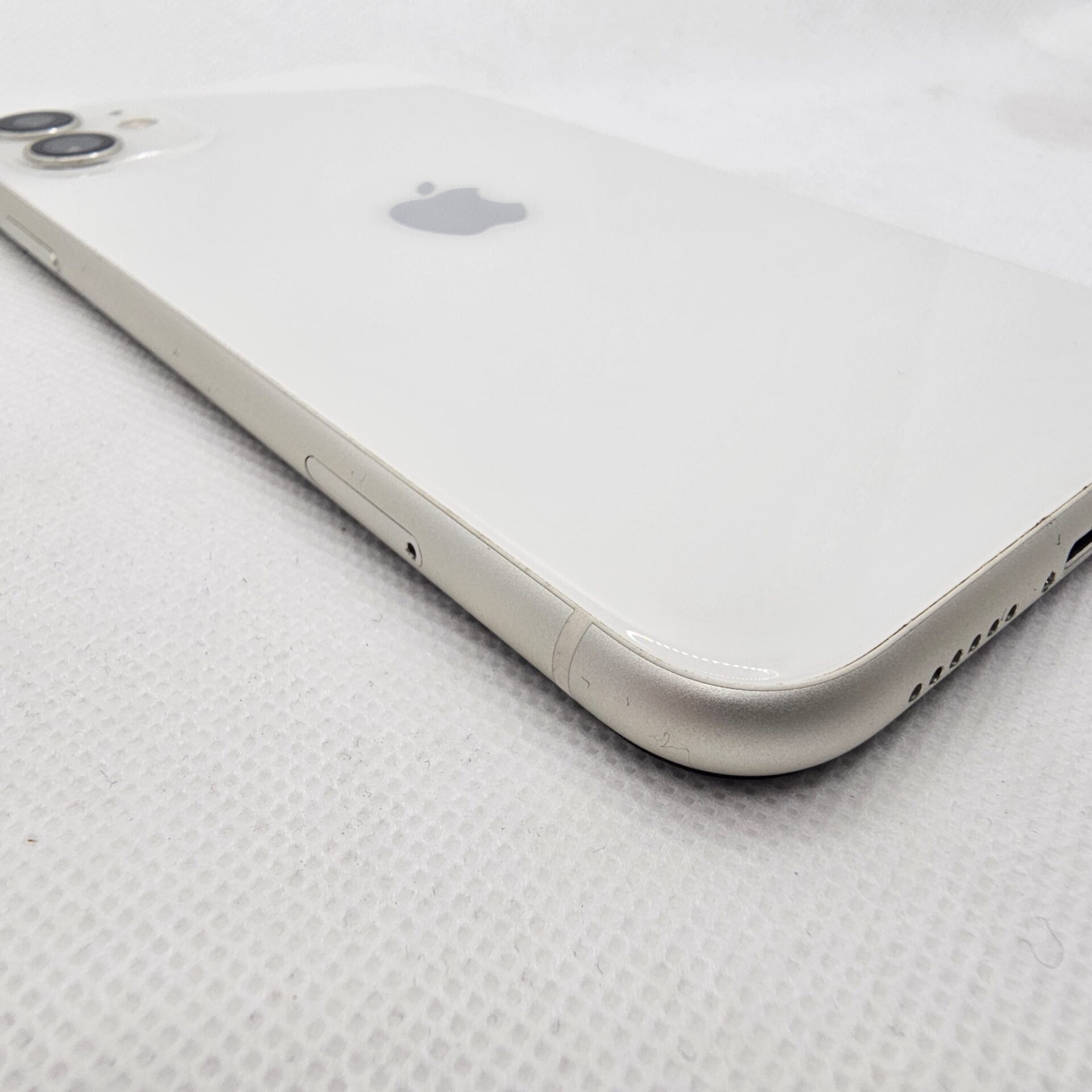 iPhone 11 64GB No Face ID| Dim Backlight White (3 Month Warranty