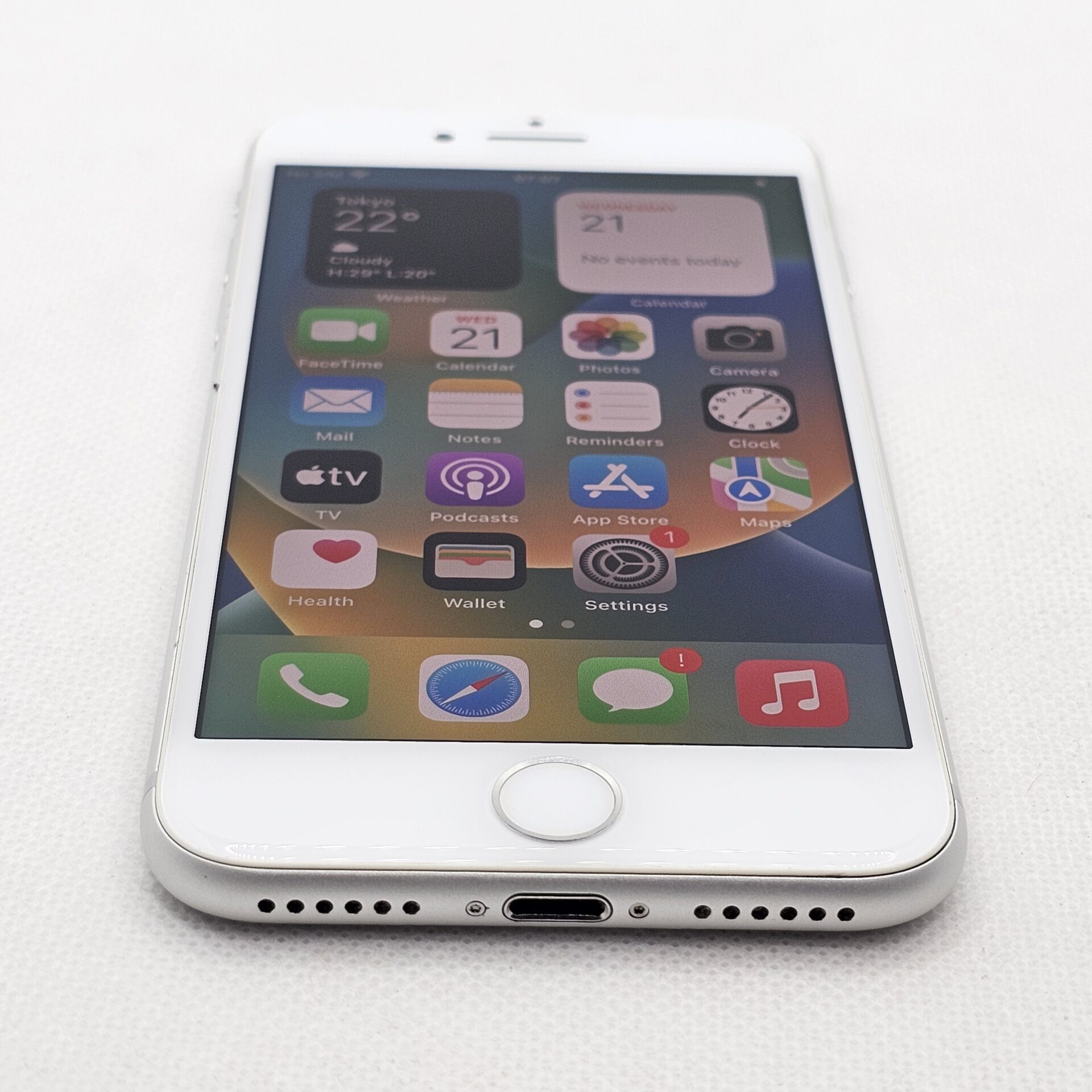 iPhone 8 64GB Silver - Image 3